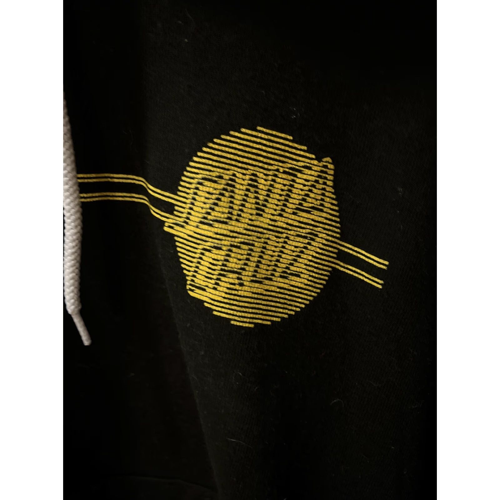 Vintage Santa Cruz Adult Hoodie Sweatshirt Black Cotton Polyester Small Pullover Hooded Graphic Print Pockets Skateboard Logo Unisex Mens Womens Size S / US 4 / IT 40 - 2 Thumbnail
