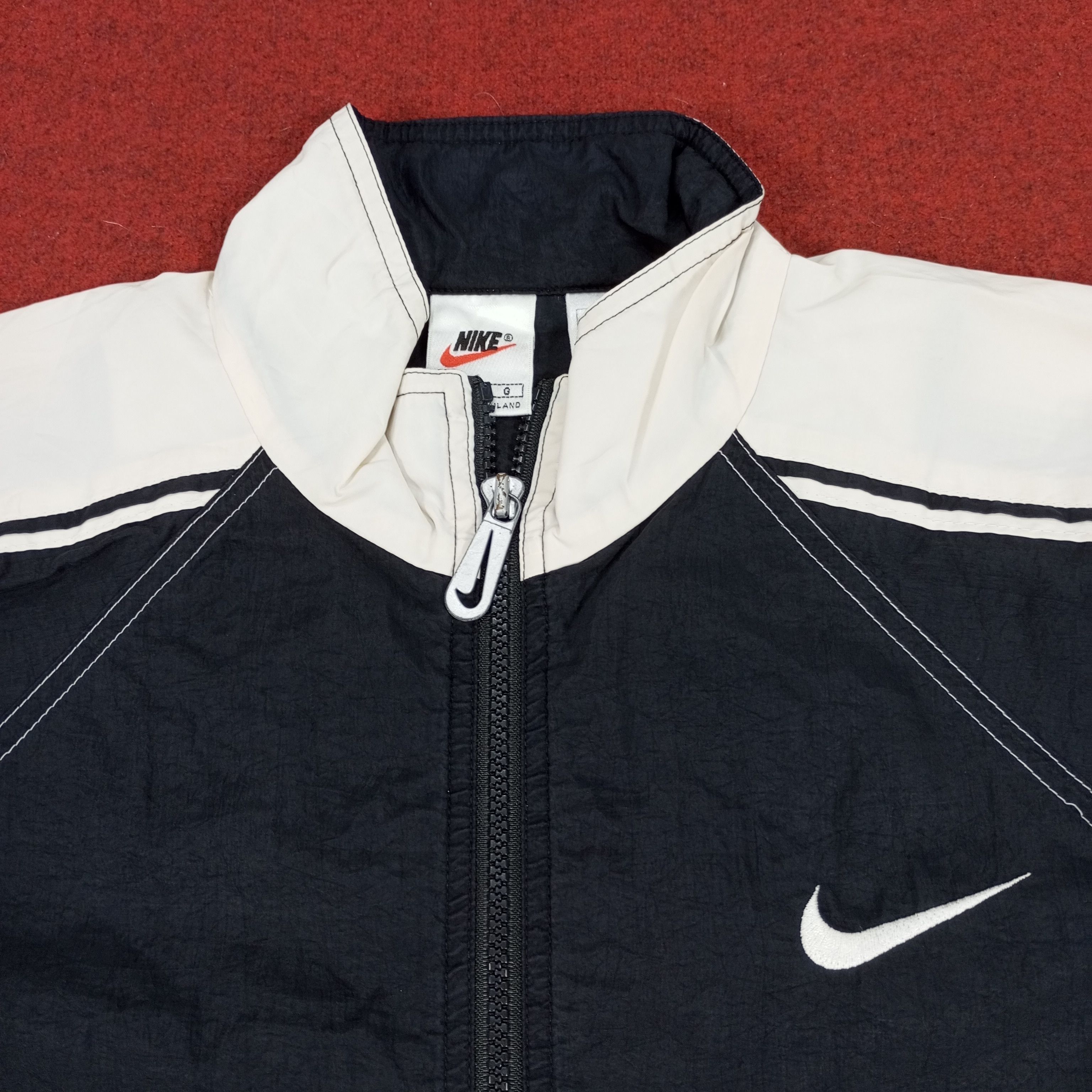 Nike × Vintage Nike Small Logo Design Sportswear Style Windbreaker Jacket Size US L / EU 52-54 / 3 - 2 Thumbnail