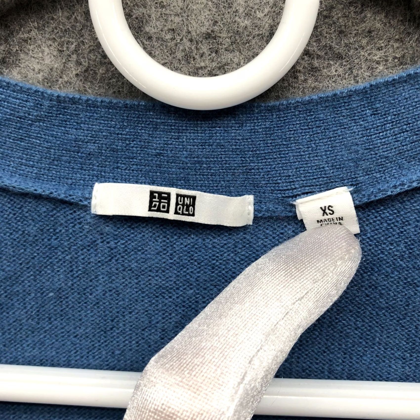 Uniqlo Uniqlo Cardigan Womens XS Blue V-Neck Button Front Lightweight Cashmere Size XS / US 0-2 / IT 36-38 - 5 Thumbnail