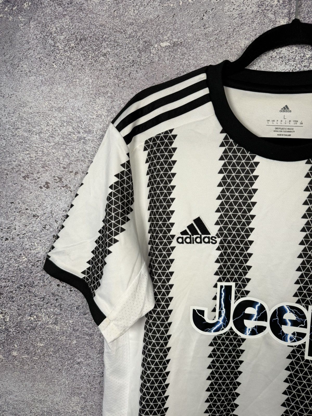 Vintage Vintage Juventus 2022/23 Home Soccer Jersey Size US L / EU 52-54 / 3 - 4 Thumbnail