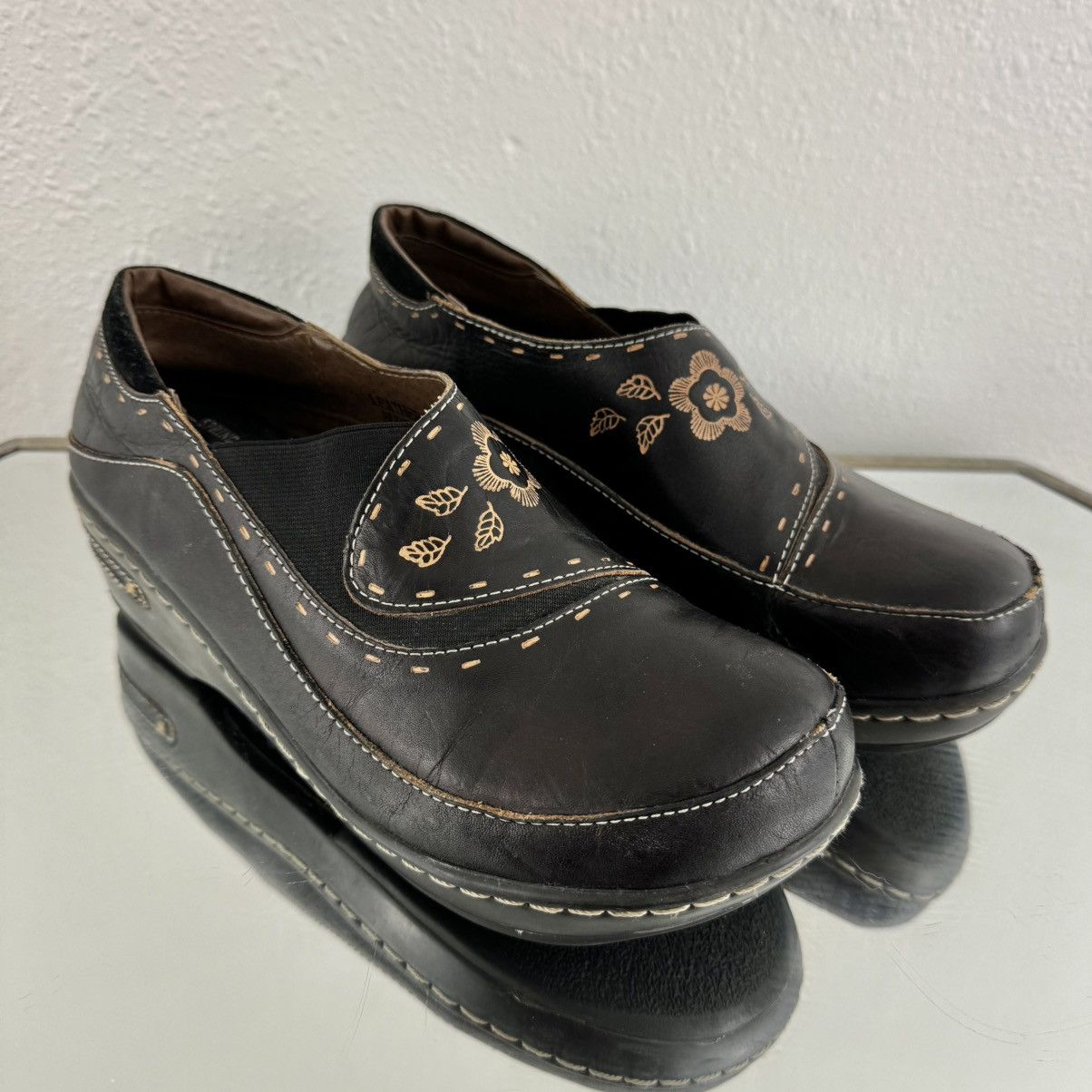 Other Spring Step Brown Black Tooled Leather Burbank Floral Clogs Size US 9 / IT 39 - 2 Thumbnail