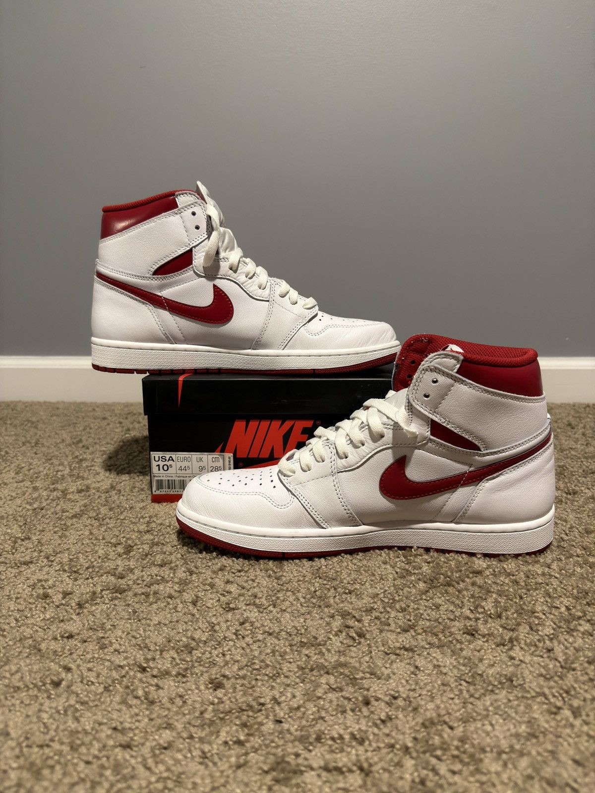 Jordan Brand 2017 Air Jordan 1 High OG "Metallic Red" Size US 10.5 / EU 43-44 - 3 Thumbnail