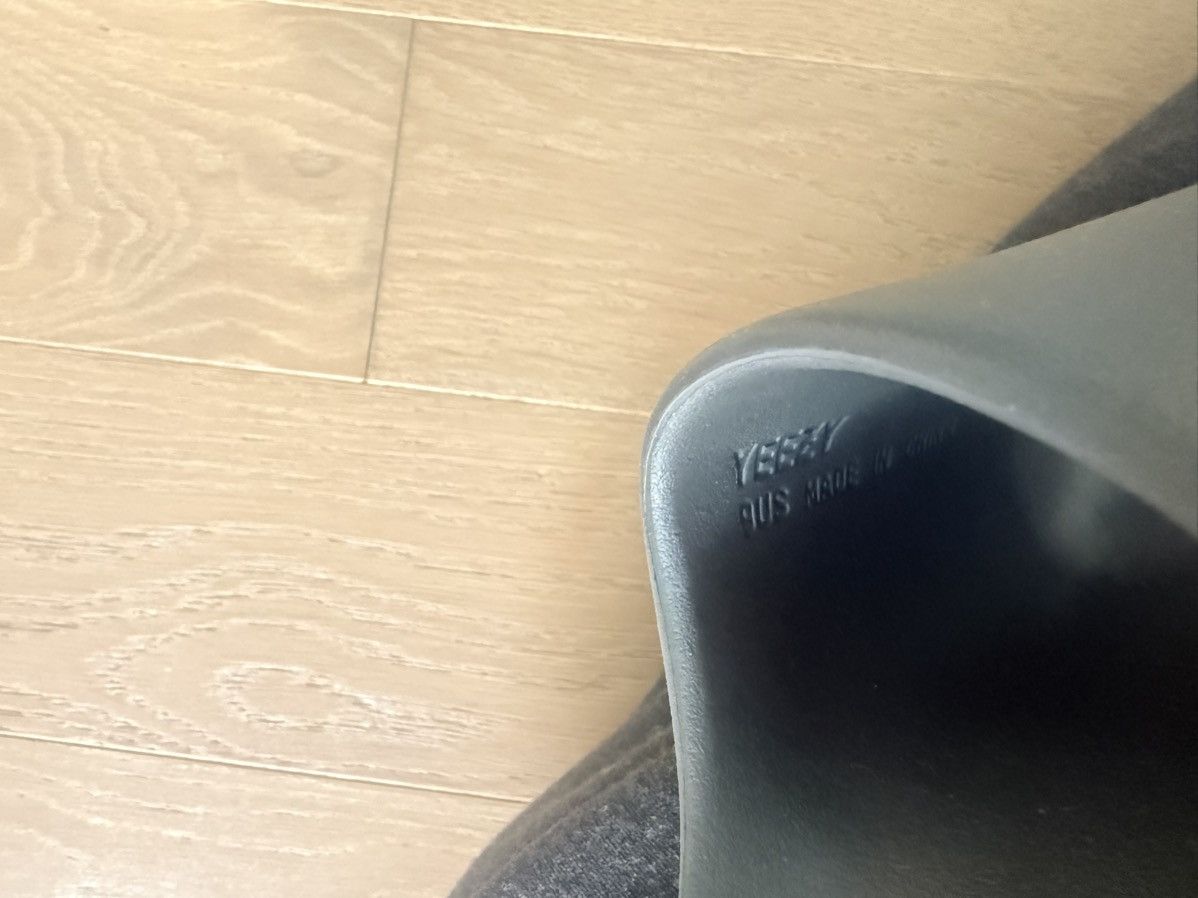 Yeezy Adidas Yeezy Slide Dark Onyx Size 9 Men’s NEW Size US 9 / EU 42 - 7 Thumbnail