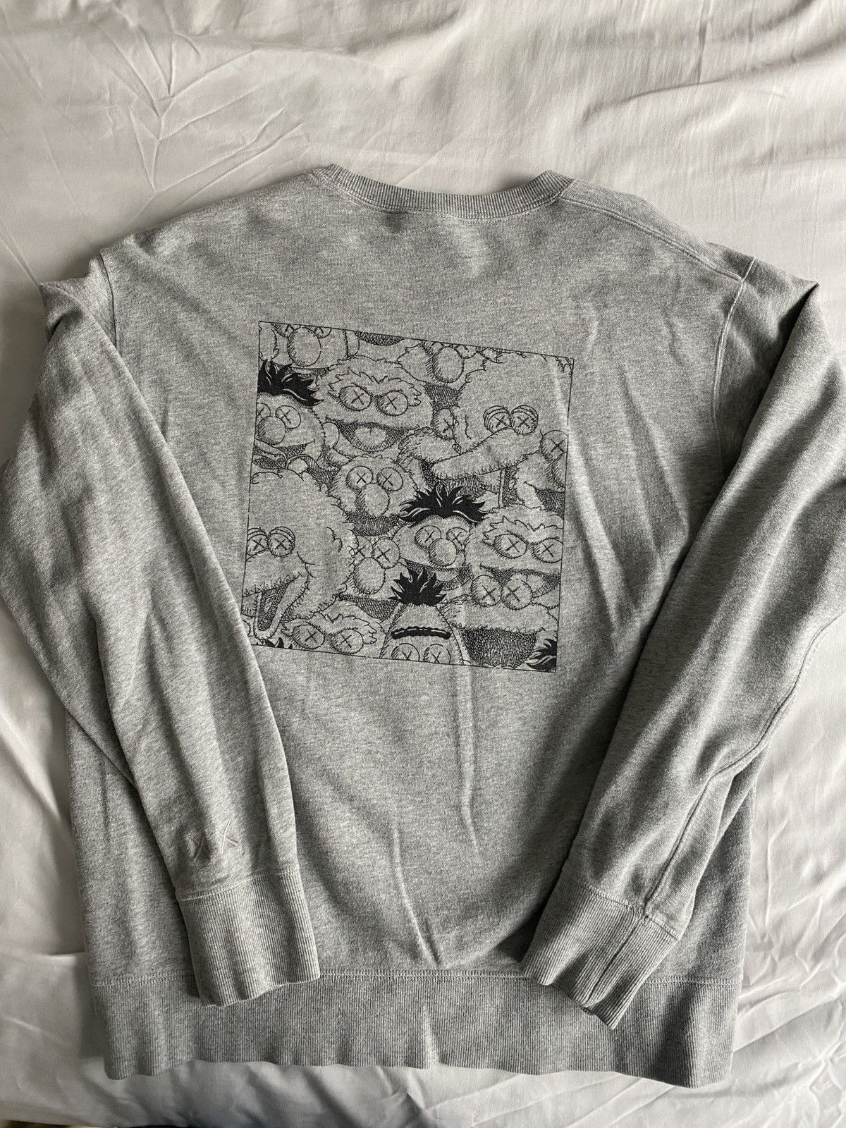 Kaws × Uniqlo Kaws Sesame Street Crewneck Size US L / EU 52-54 / 3 - 2 Thumbnail