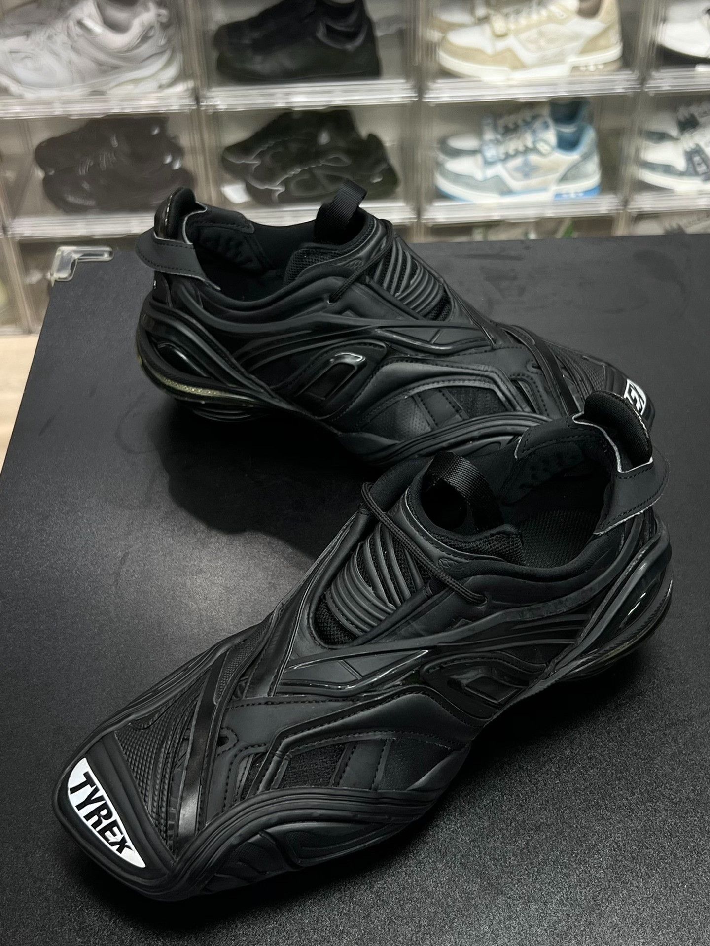 Balenciaga Balenciaga Black Lowtop Sneakers 8 Men Size US 8 / EU 41 - 1 Thumbnail