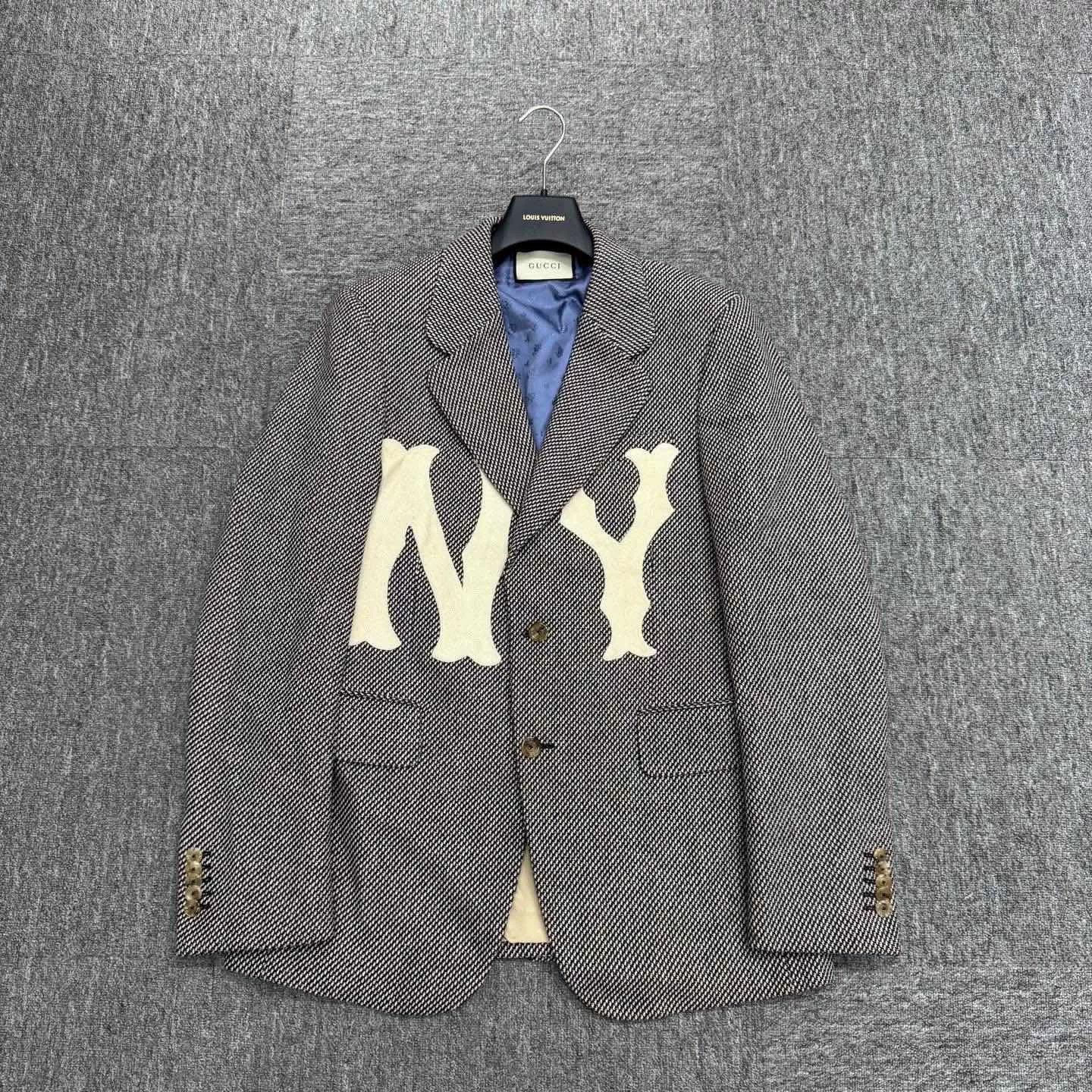 Gucci gucci embroidered wool suit jacket size 50. Size US L / EU 52-54 / 3 - 1 Thumbnail