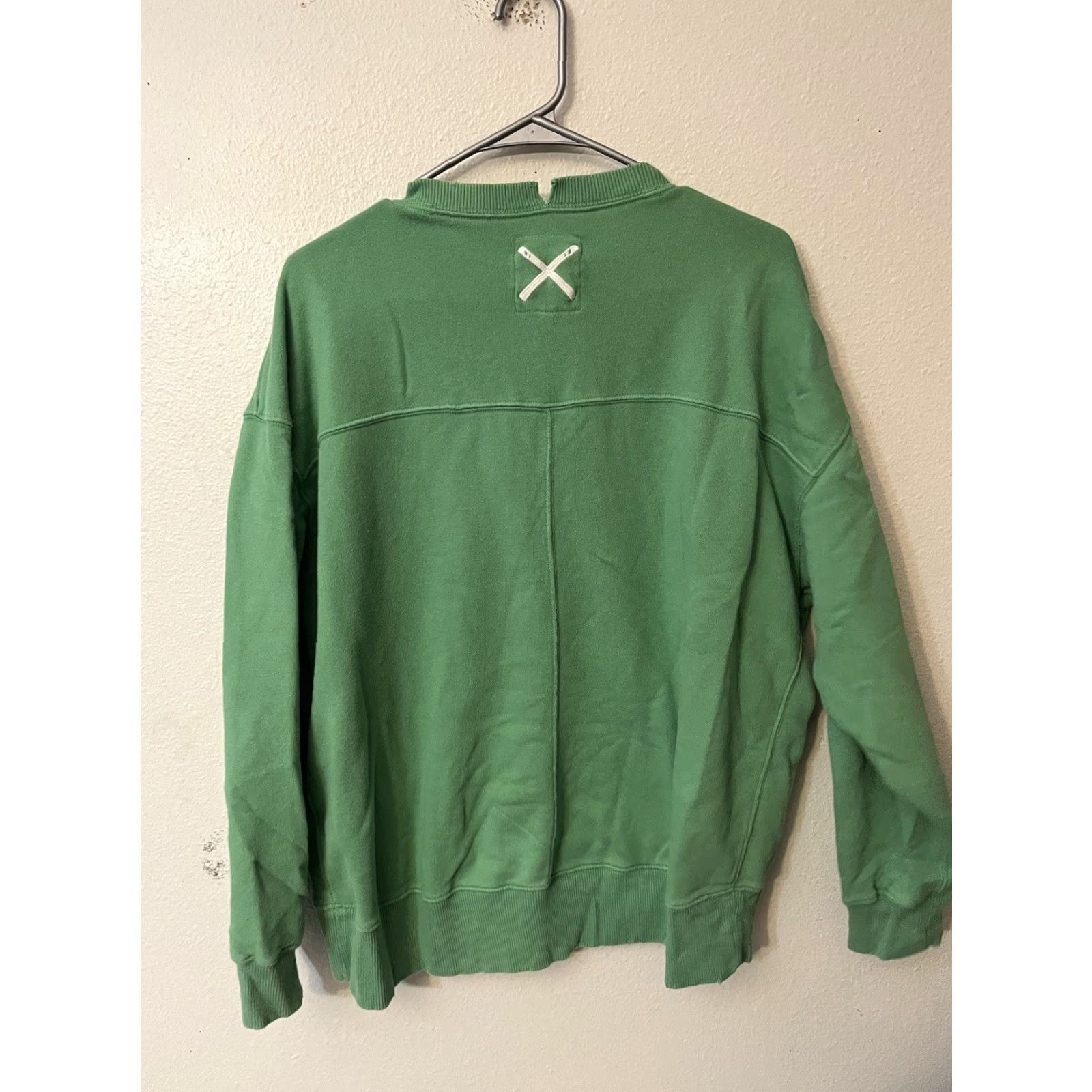 Vintage Aerie Sweatshirt Main: The Chill Green Ice Ski Resort Patches Womens XS Crew Neck Raglan Sleeve Size XS / US 0-2 / IT 36-38 - 3 Thumbnail