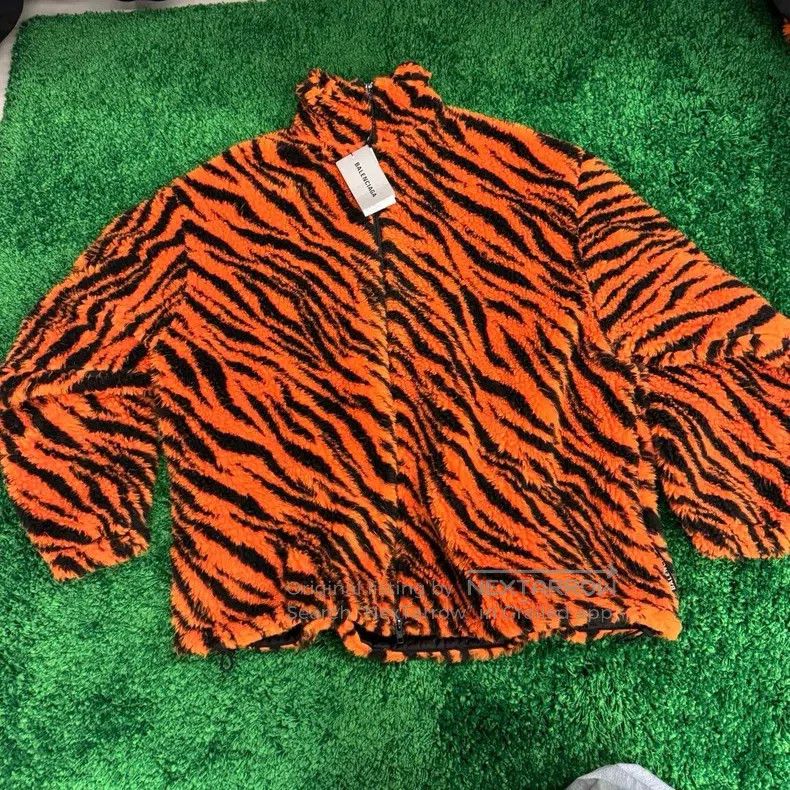 Balenciaga Balenciaga Tiger Print Fleece Zip-Up Jacket Size US S / EU 44-46 / 1 - 1 Thumbnail