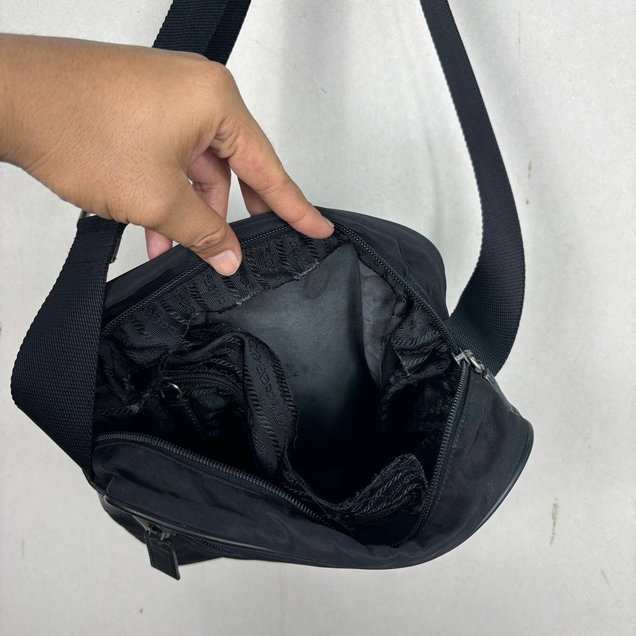 Prada Vintage Prada Vela Nylon Messenger Bag Black V161 Tessuto Size ONE SIZE - 18 Thumbnail
