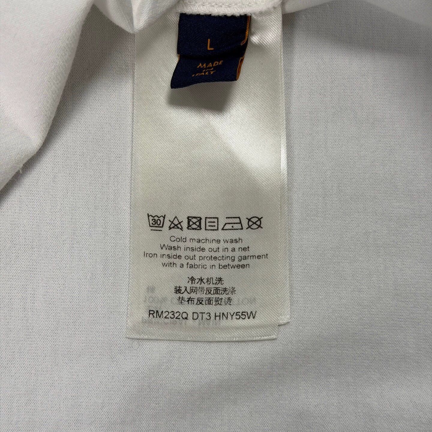 Louis Vuitton Louis Vuitton embossed monogram white SS L near new Size US L / EU 52-54 / 3 - 4 Thumbnail