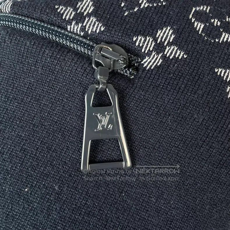 Louis Vuitton Louis Vuitton Sheep Cashmere Red and Blue Contrast Patchwo Size US L / EU 52-54 / 3 - 6 Thumbnail