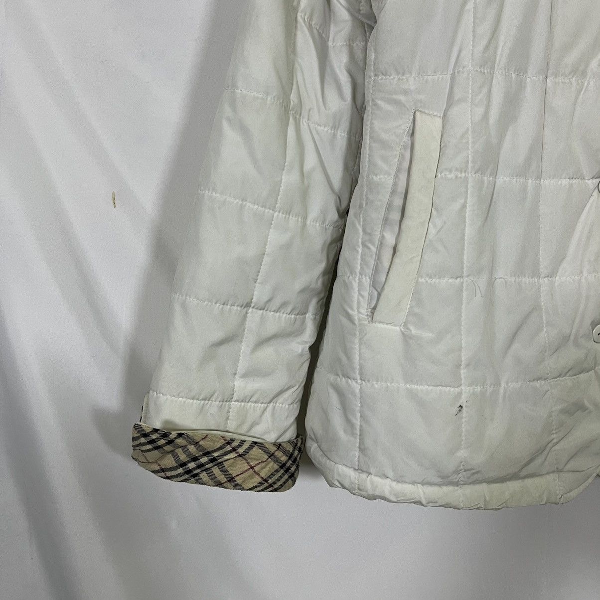 Burberry BURBERRYS’ NOVACHECK CREAM IVORY QUILTED FUR HOODED JACKET Size M / US 6-8 / IT 42-44 - 2 Thumbnail
