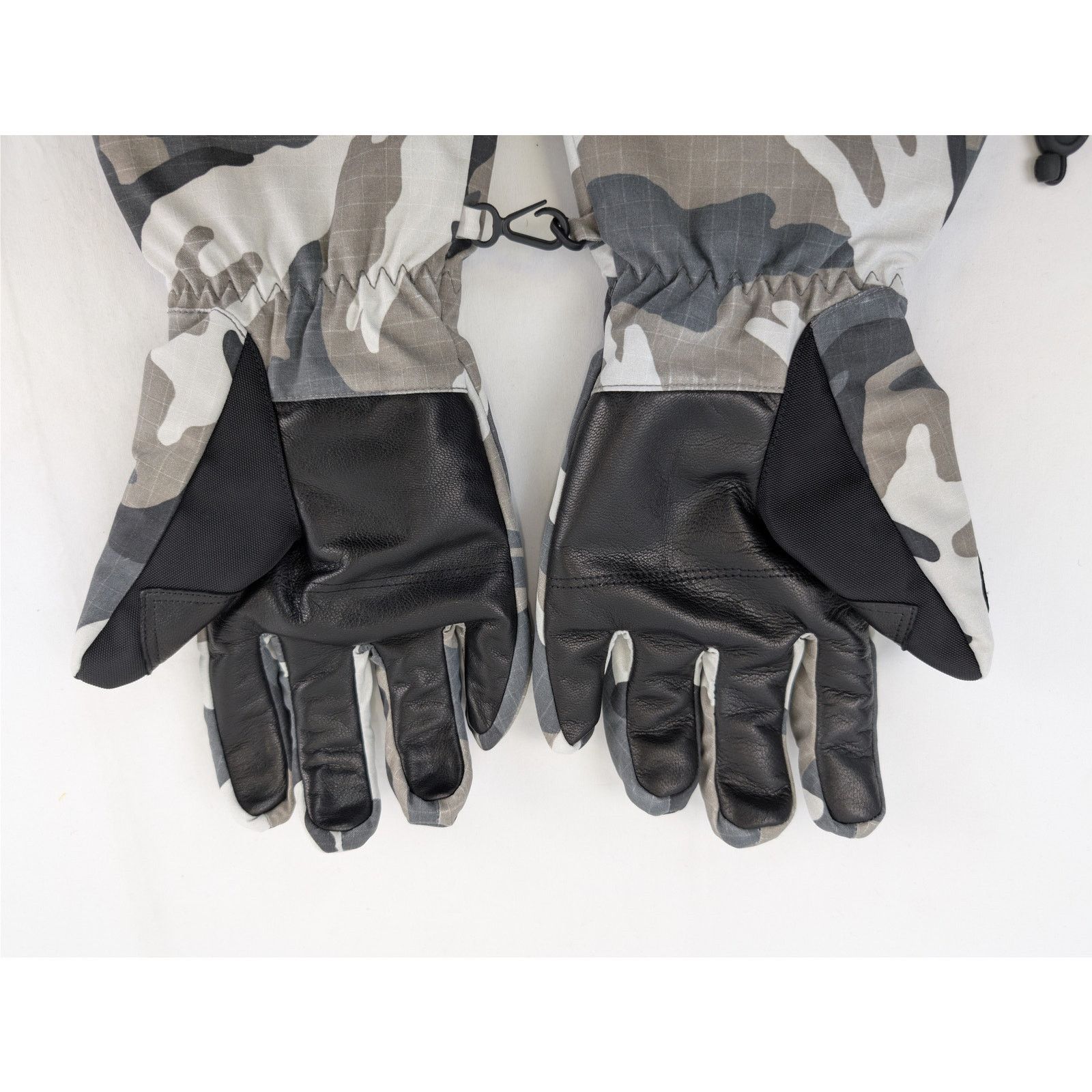Balenciaga o1rshd1 Size: M / Ski Gloves in Camo / Grey / White Size ONE SIZE - 3 Thumbnail