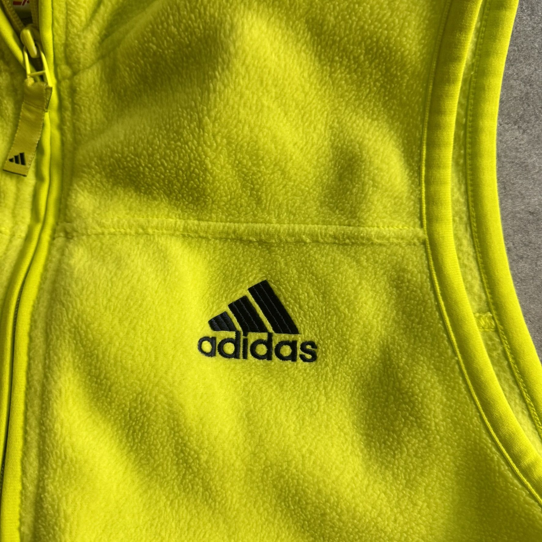 Adidas × Vintage Vintage Adidas Neon Printed vintage grey yellow fleece sh Size US L / EU 52-54 / 3 - 3 Thumbnail