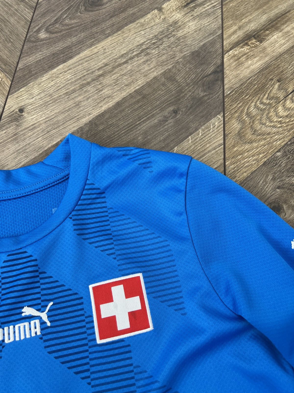 Puma Vintage Sommer Switzerland National Team Kids Jersey Size US XS / EU 42 / 0 - 6 Thumbnail