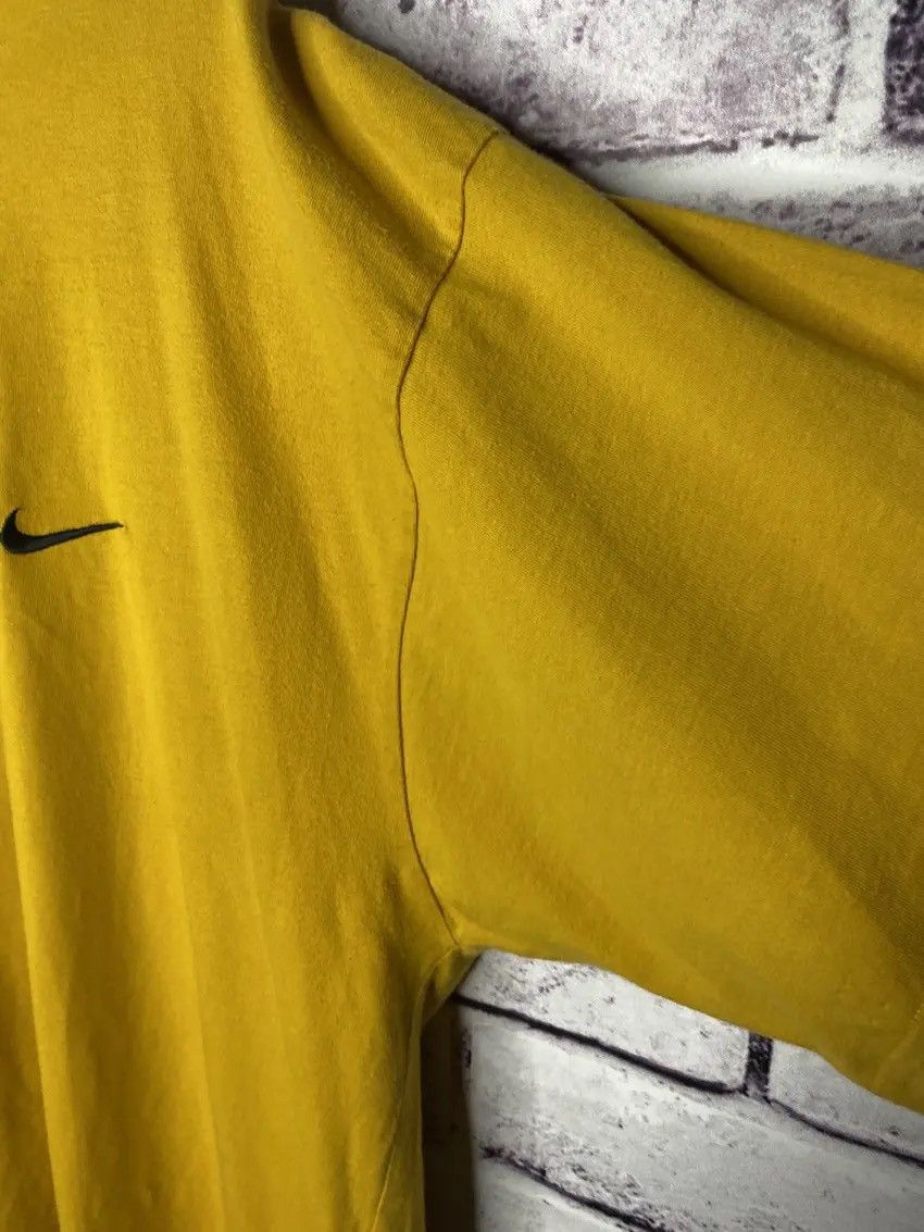 Nike MENS vintage T-shirt Nike streetwear mini logo swoosh Size US XL / EU 56 / 4 - 5 Thumbnail