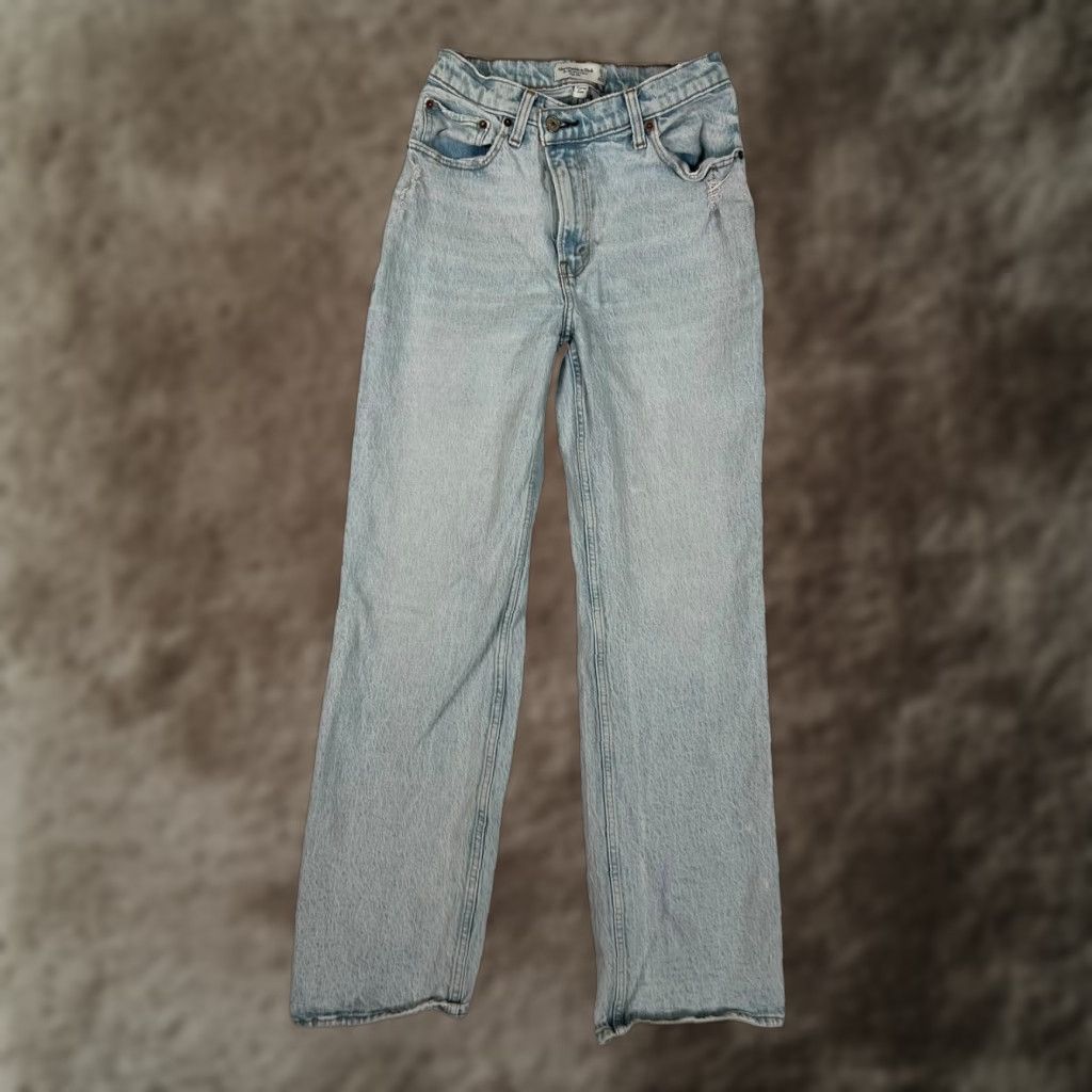 Abercrombie & Fitch Abercrombie & Fitch Jeans Womens 26 Light Blue High Rise Relaxed 90s Denim Size 26" / US 2 / IT 38 - 1 Thumbnail