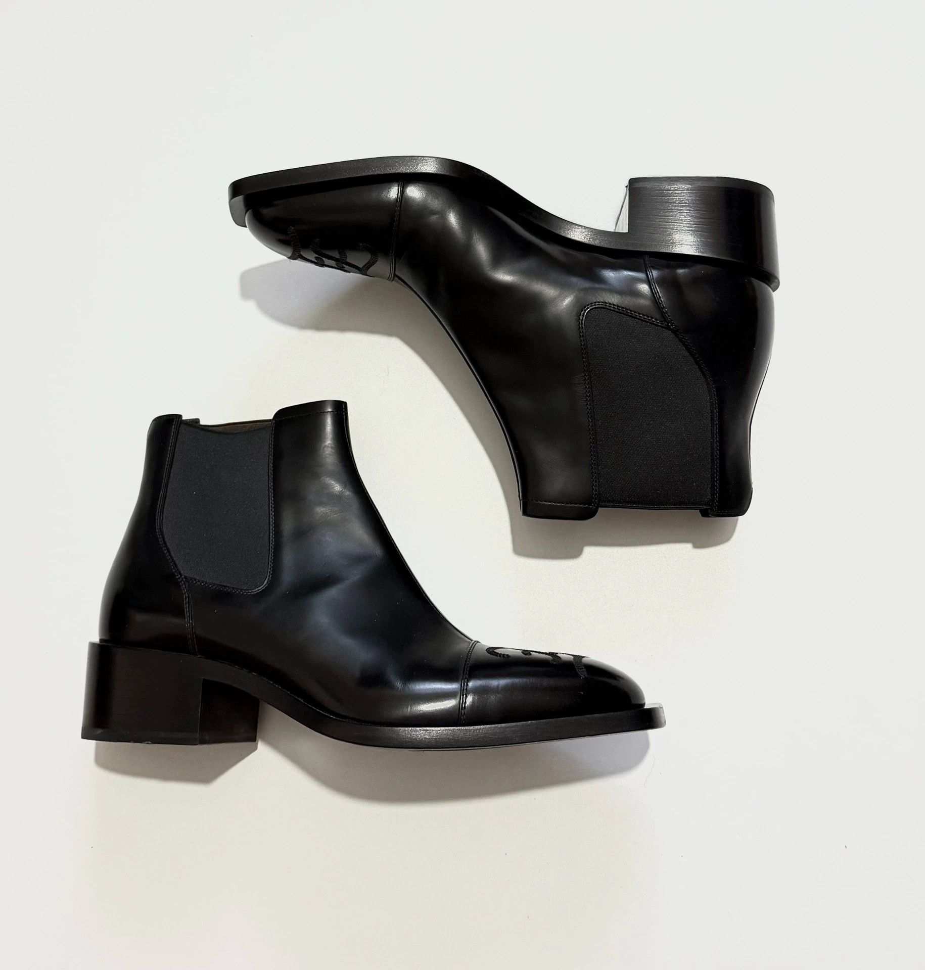 Fendi Fendi FF Logo Embroidered Chelsea Boots Black Calfskin 6 Size US 6 / EU 39 - 5 Thumbnail