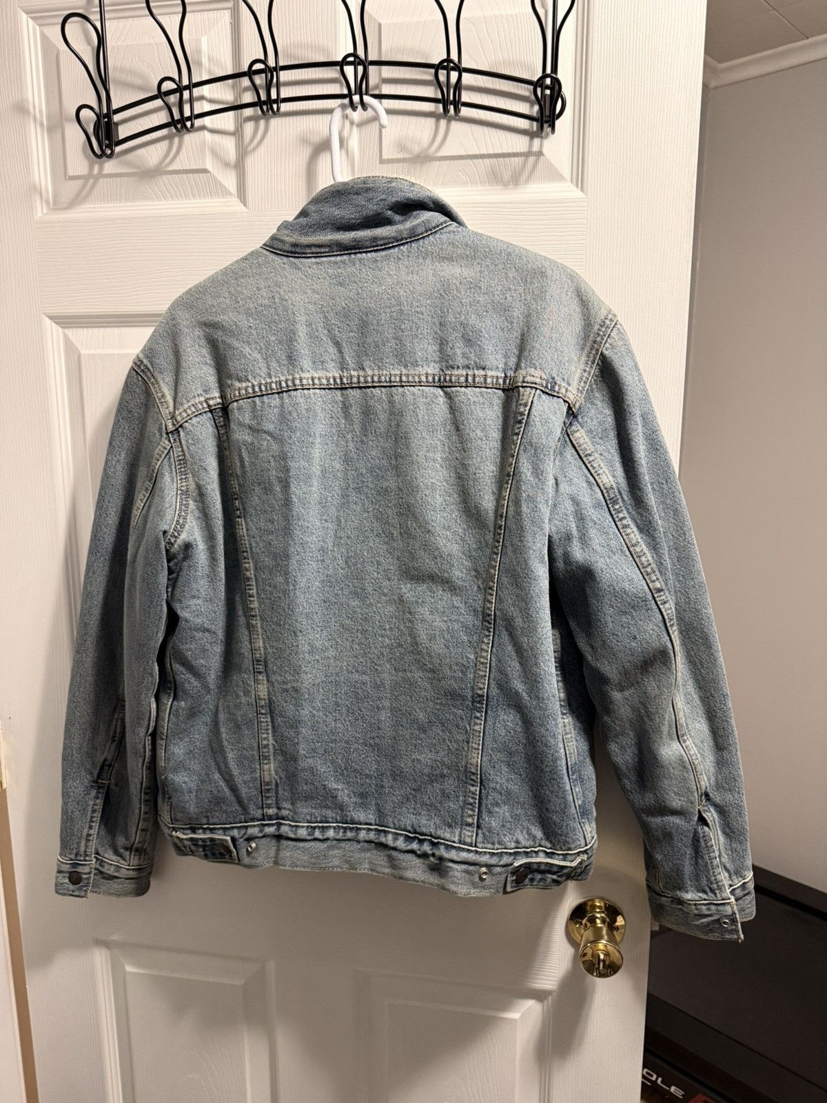 Levi's Levis denim trucker jacket size medium gently used! Size US M / EU 48-50 / 2 - 2 Thumbnail