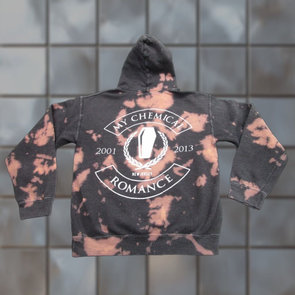 Gildan My Chemical Romance Sweatshirt Hoodie Mens Small Black Pullover Graphic Print Pockets Grunge Tie Dye Y2K Punk 90s Size US S / EU 44-46 / 1 - 1 Thumbnail