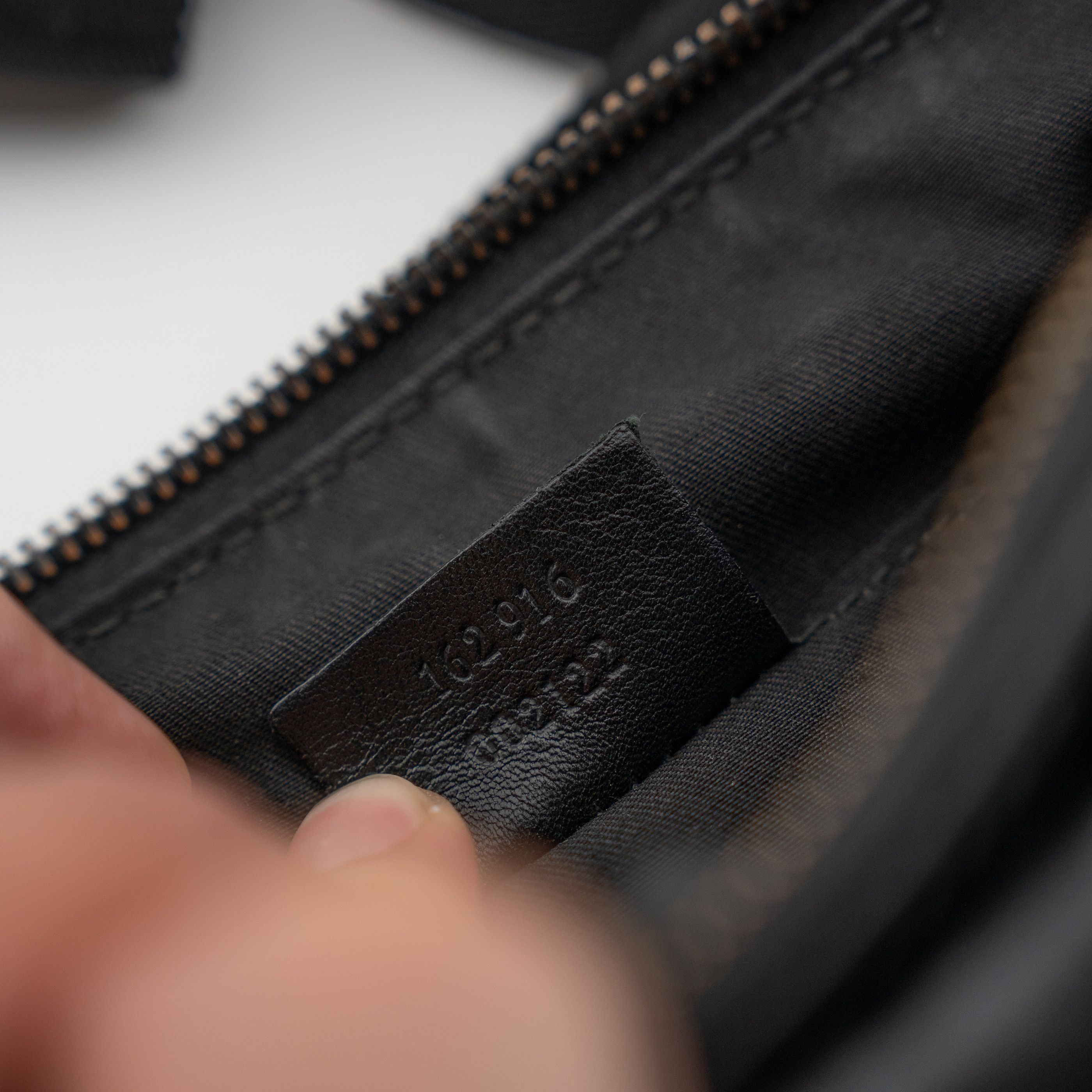 Gucci Gucci B Shoulder Bag in Black GG Embossed Leather Size ONE SIZE - 5 Thumbnail