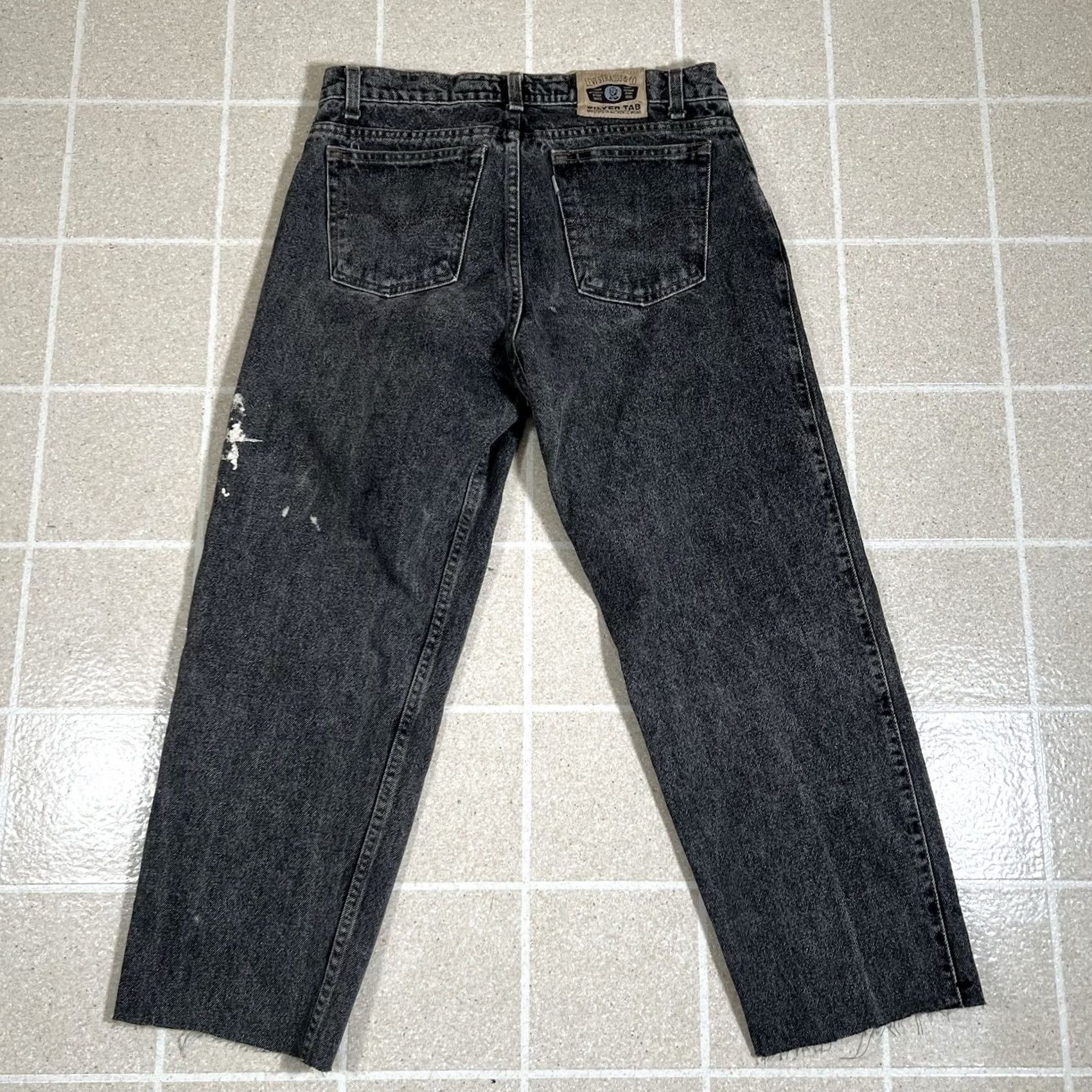 Denime VINTAGE Levis Silvertab Jeans Mens 30 X 26 Black Denim Made in USA Button Fly Jeans Mens 30 Black 1990s Size 30" / US 8 / IT 44 - 2 Thumbnail