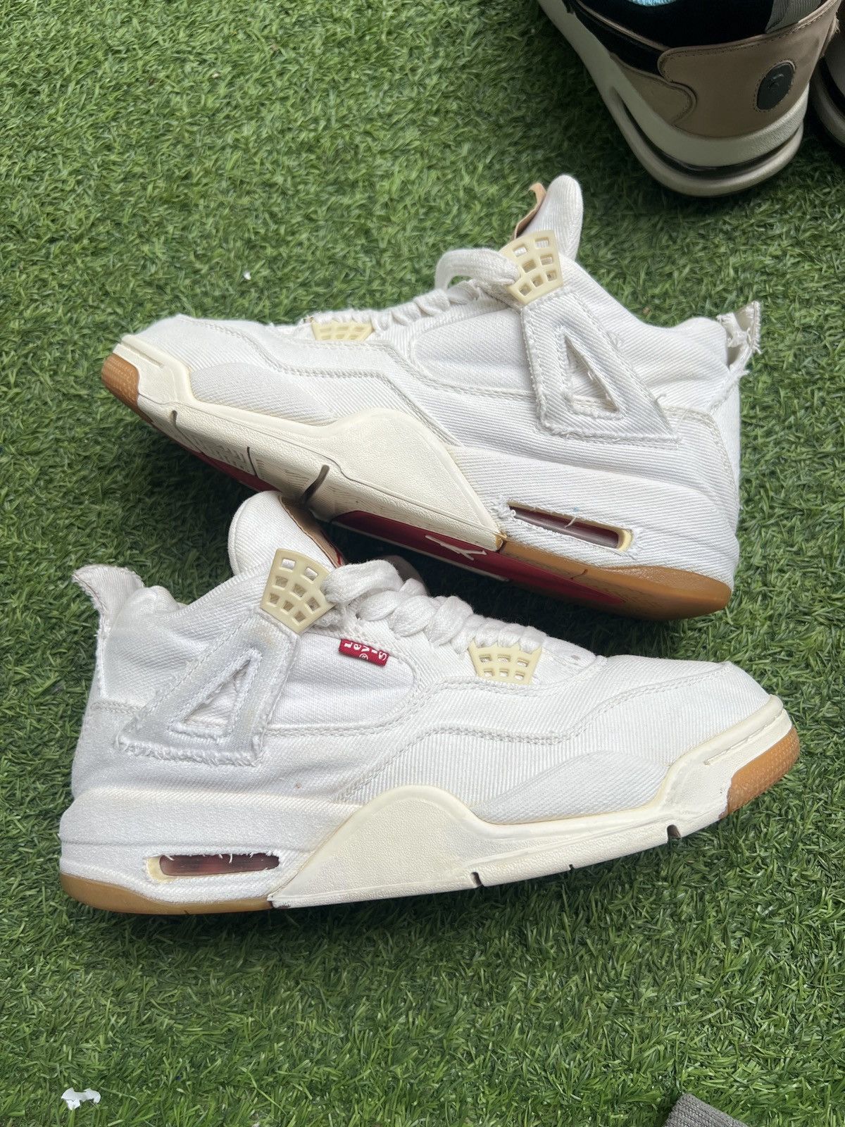 Jordan Brand × Levi's Jordan 4 Retro Levi's White (Levi's Tag) Men's - AO2571-100 Size US 10.5 / EU 43-44 - 2 Thumbnail