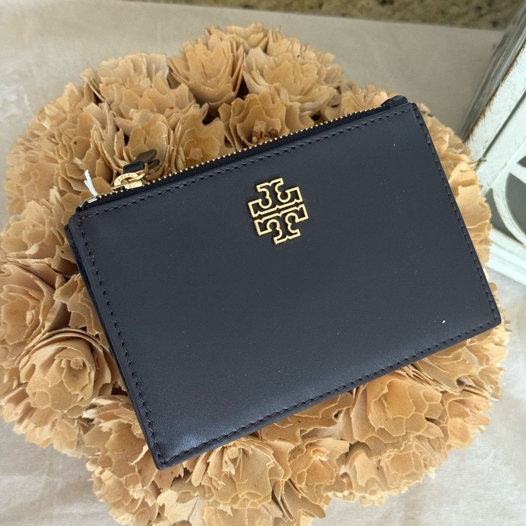 Tory Burch NWT TORY BURCH BRITTEN SOFT ZIP CARD CASE DARK MAHOGANY Size ONE SIZE - 1 Thumbnail