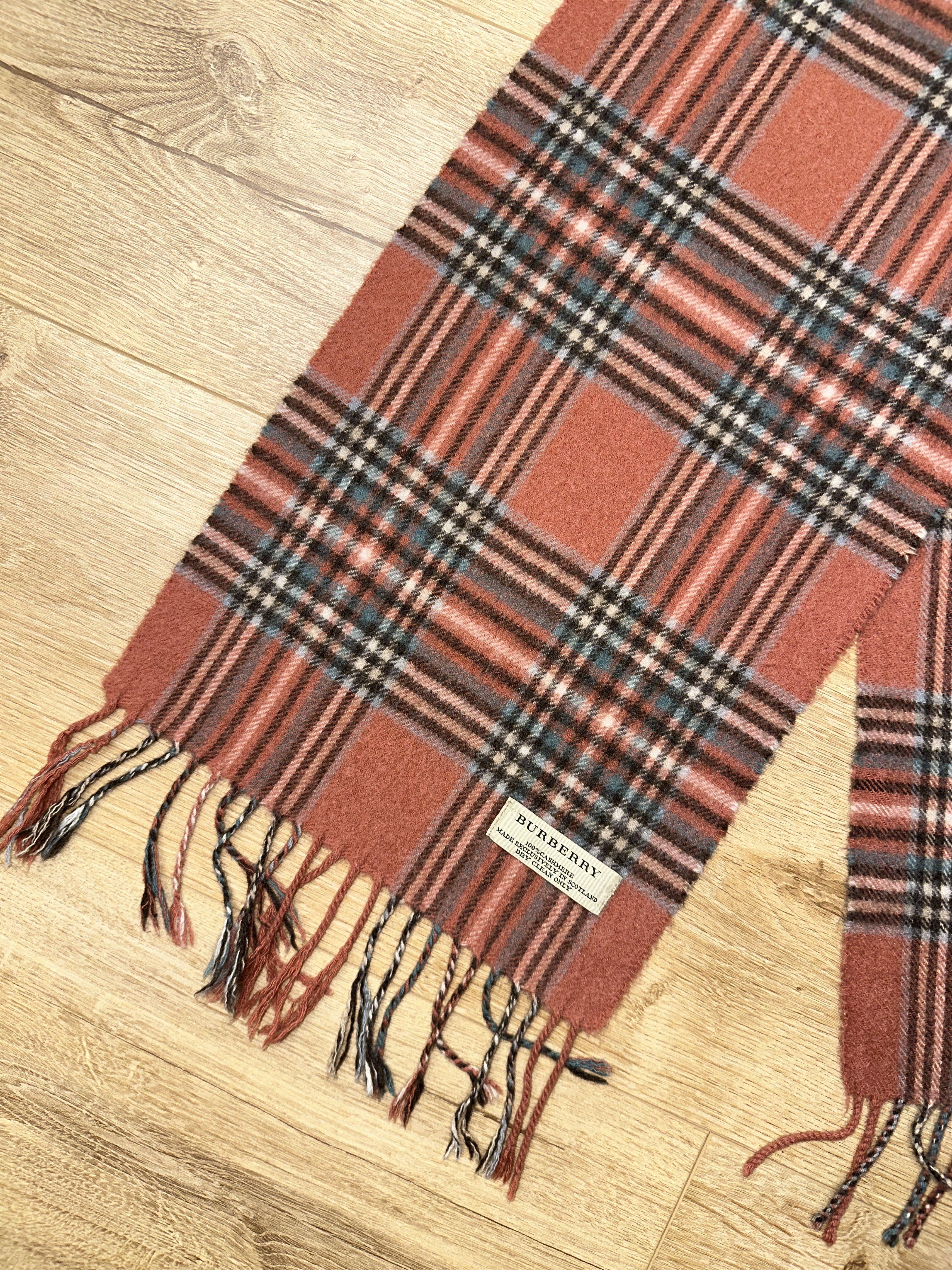 Burberry Burberry Vintage Tartan Pure Cashmere Check Scarf 150x25 Size ONE SIZE - 4 Thumbnail