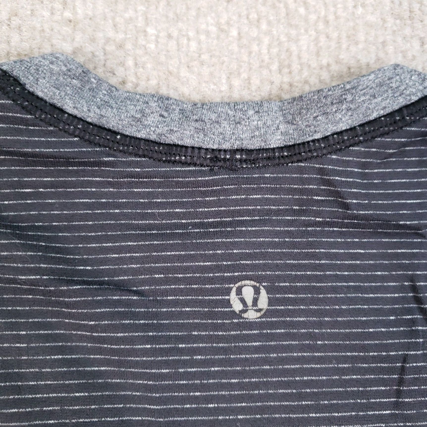 Lululemon Lululemon T-shirt Mens Large Gray Striped Crew Neck Wicking Gym Size US L / EU 52-54 / 3 - 8 Thumbnail