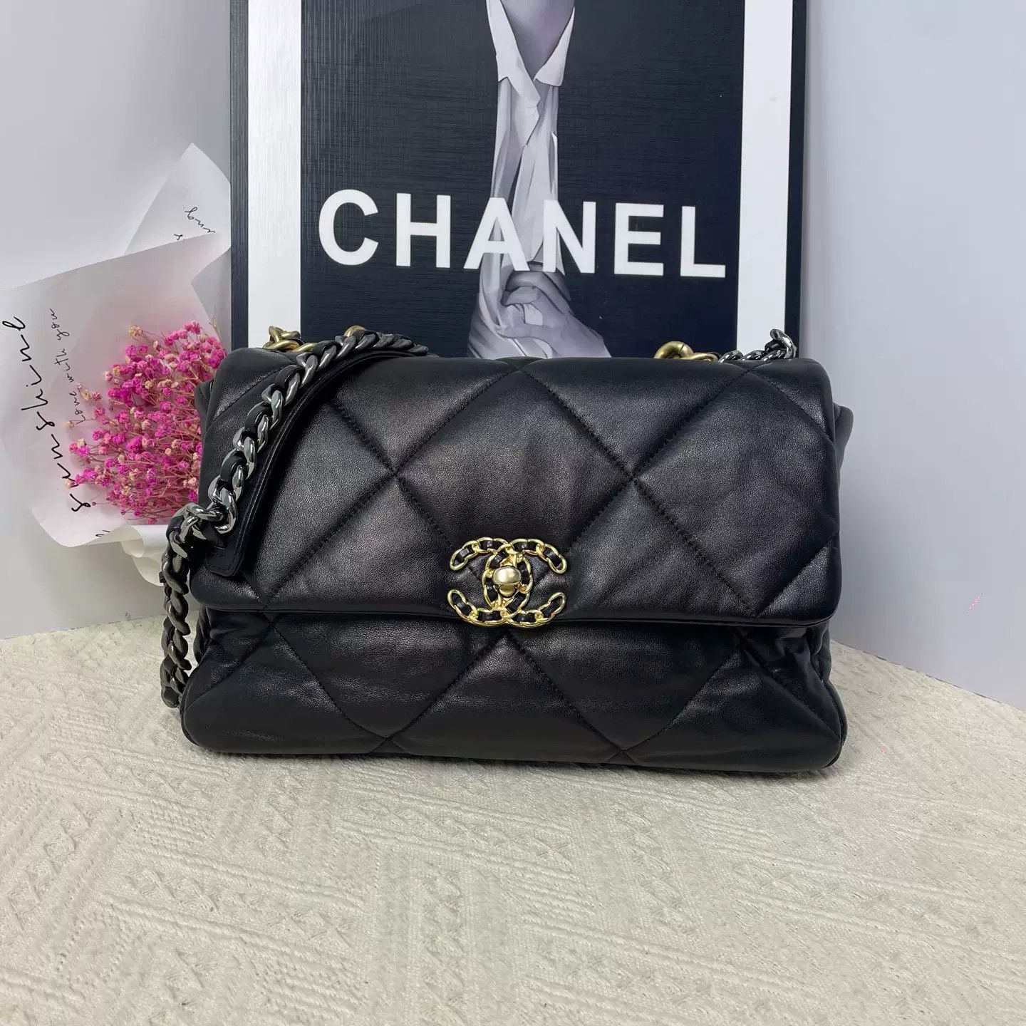 Chanel Pre-loved Bag Very good condition Size ONE SIZE - 1 Thumbnail