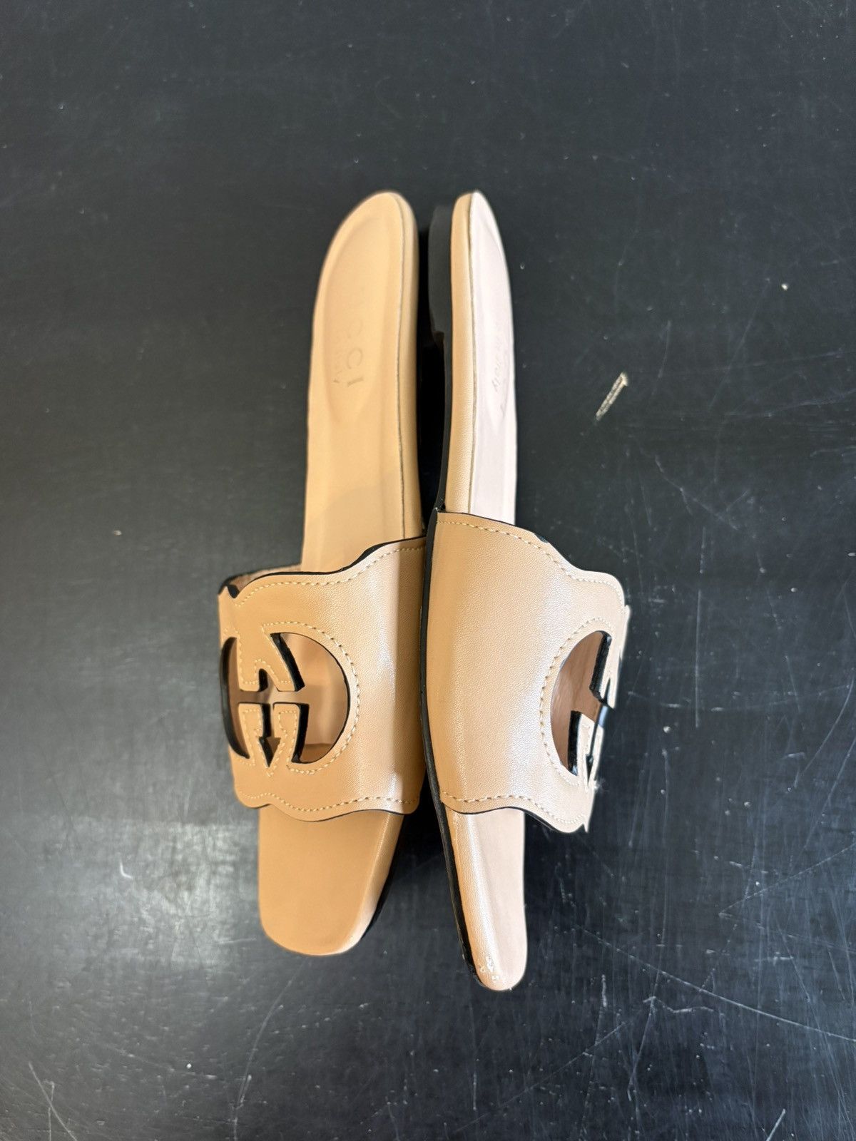 Gucci Gucci GG Interlocking Strap Leather Slides Beige Size US 7 / IT 37 - 4 Thumbnail