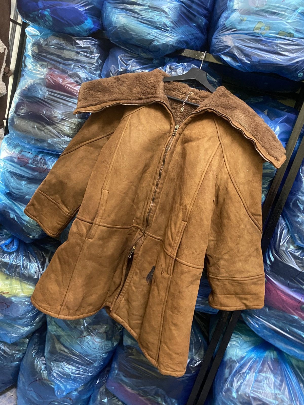 Other Vintage Shearling Leather Coat Made in Italy – Distressed Size US M / EU 48-50 / 2 - 4 Thumbnail
