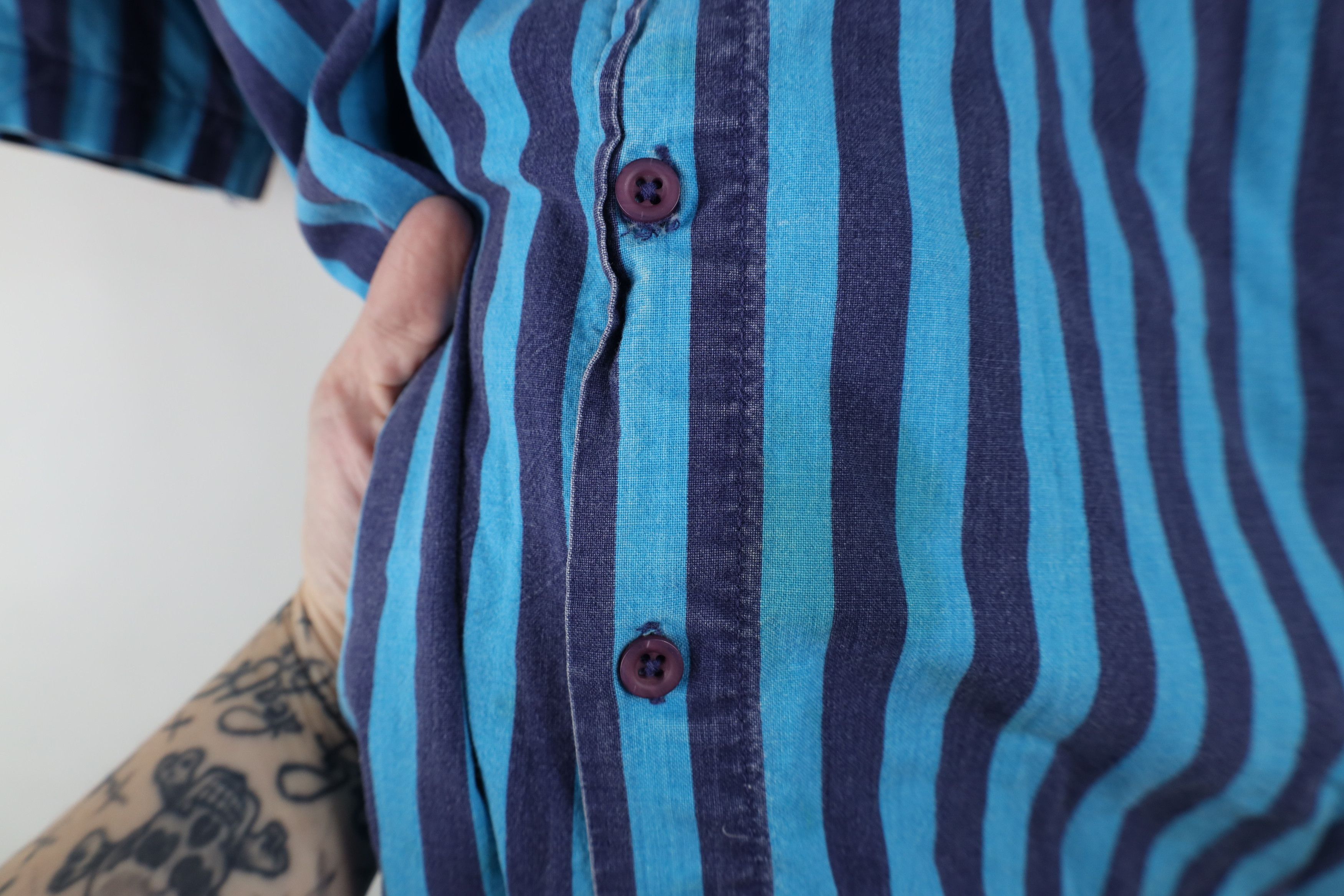 Vintage Vintage 90s Streetwear Fit Striped Collared Button Shirt USA Size US XL / EU 56 / 4 - 7 Thumbnail