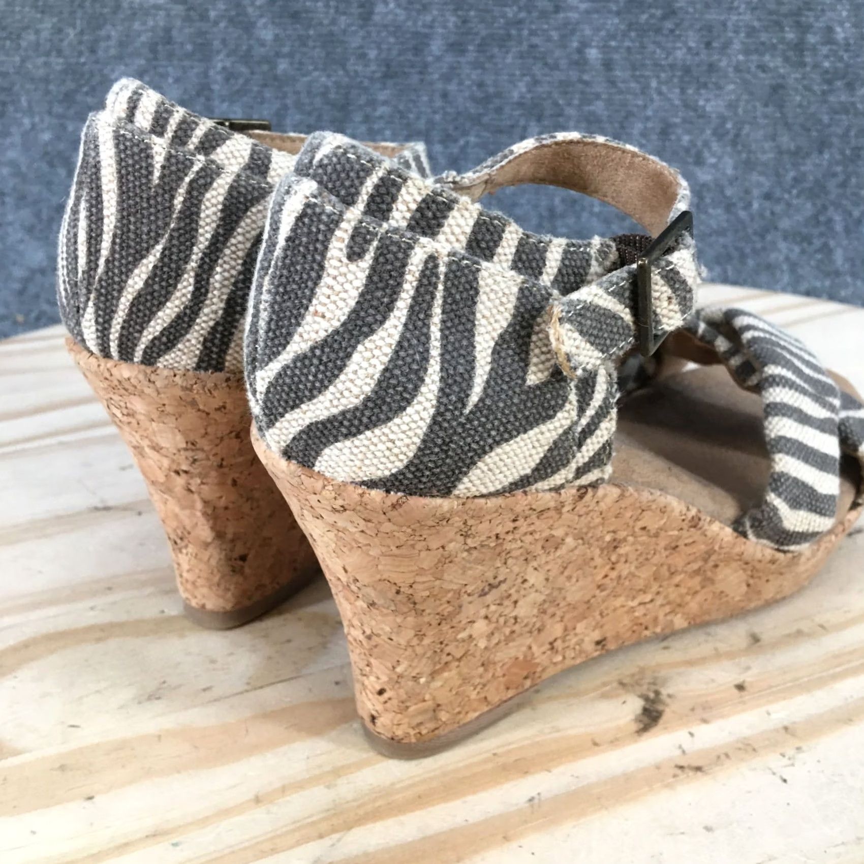 Vintage White Mountain Outshine Sandals Strappy Cork Wedge Gray White Womens 5.5M Shoes Size US 6 / IT 36 - 6 Thumbnail