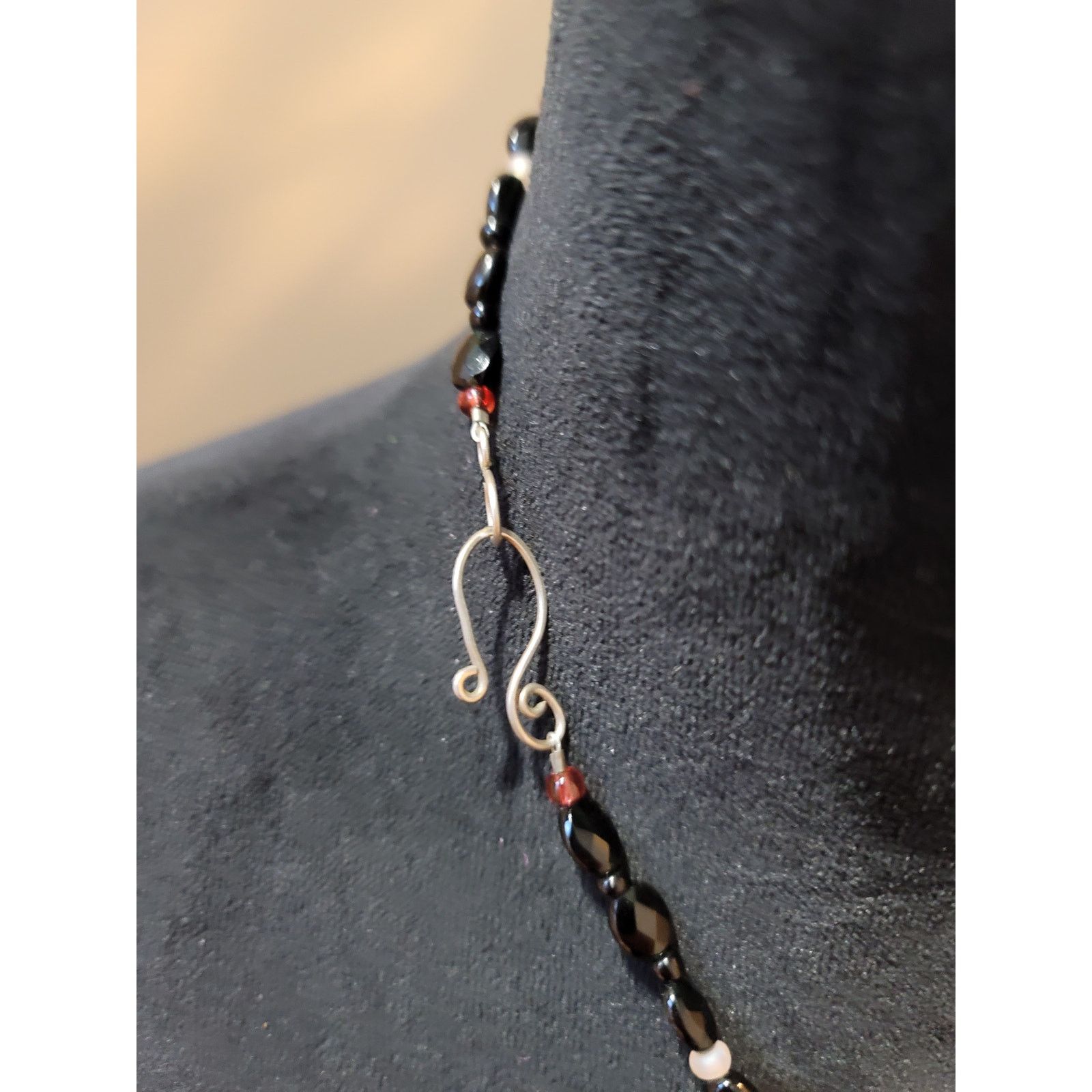 The Unbranded Brand Pink And Black Beaded Necklace With Oval Pendant Hook Clasp Size ONE SIZE - 6 Thumbnail