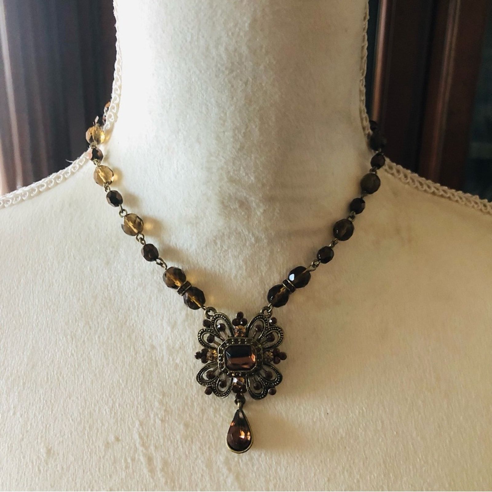 Vintage Vintage Avon brown topaz elegant chandelier style necklace Size ONE SIZE - 2 Thumbnail