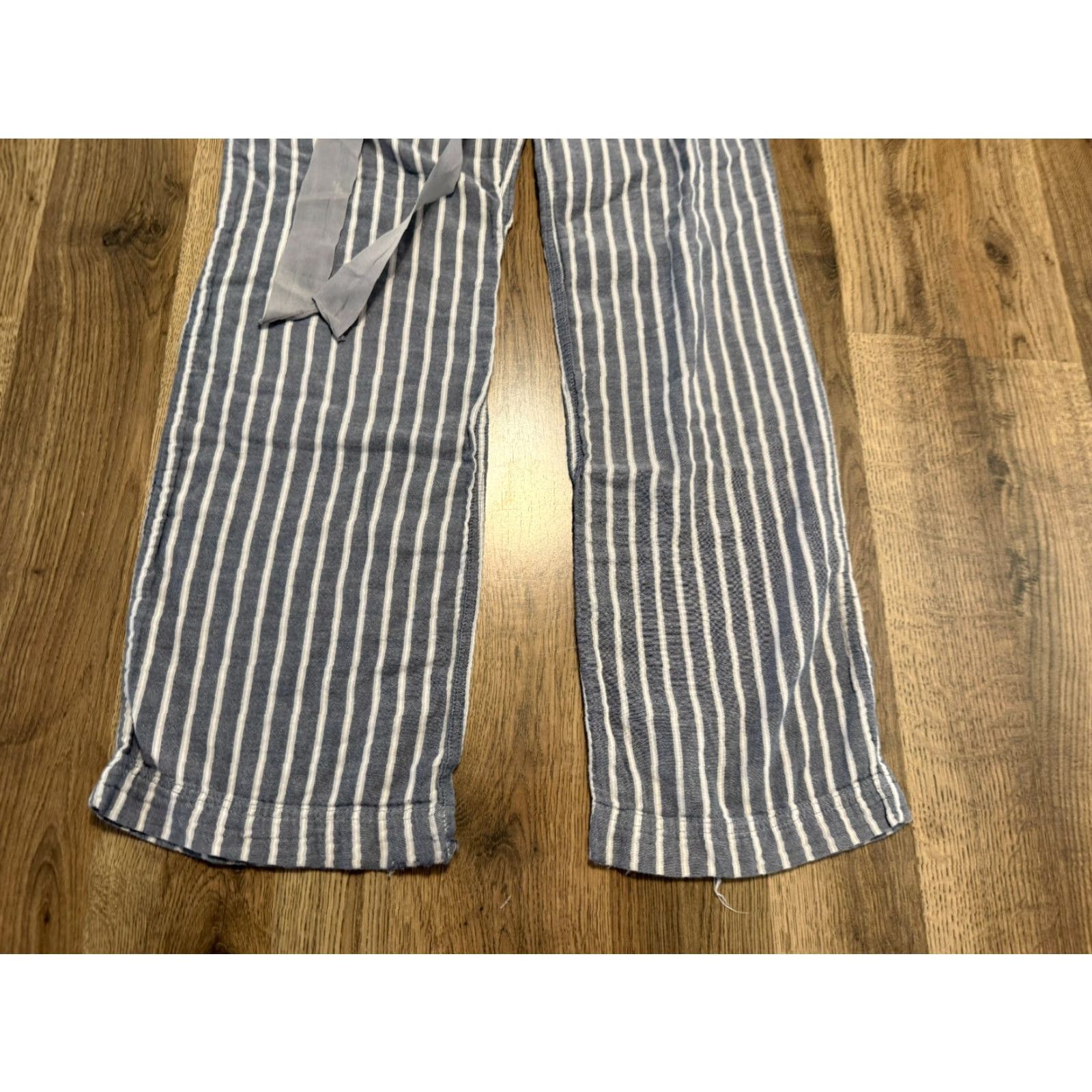 American Eagle Outfitters American Eagle Outfitters Pants Women's Small Blue White Striped Tie Waist Paperbag Elastic Waist Size 28" / US 6 / IT 42 - 3 Thumbnail