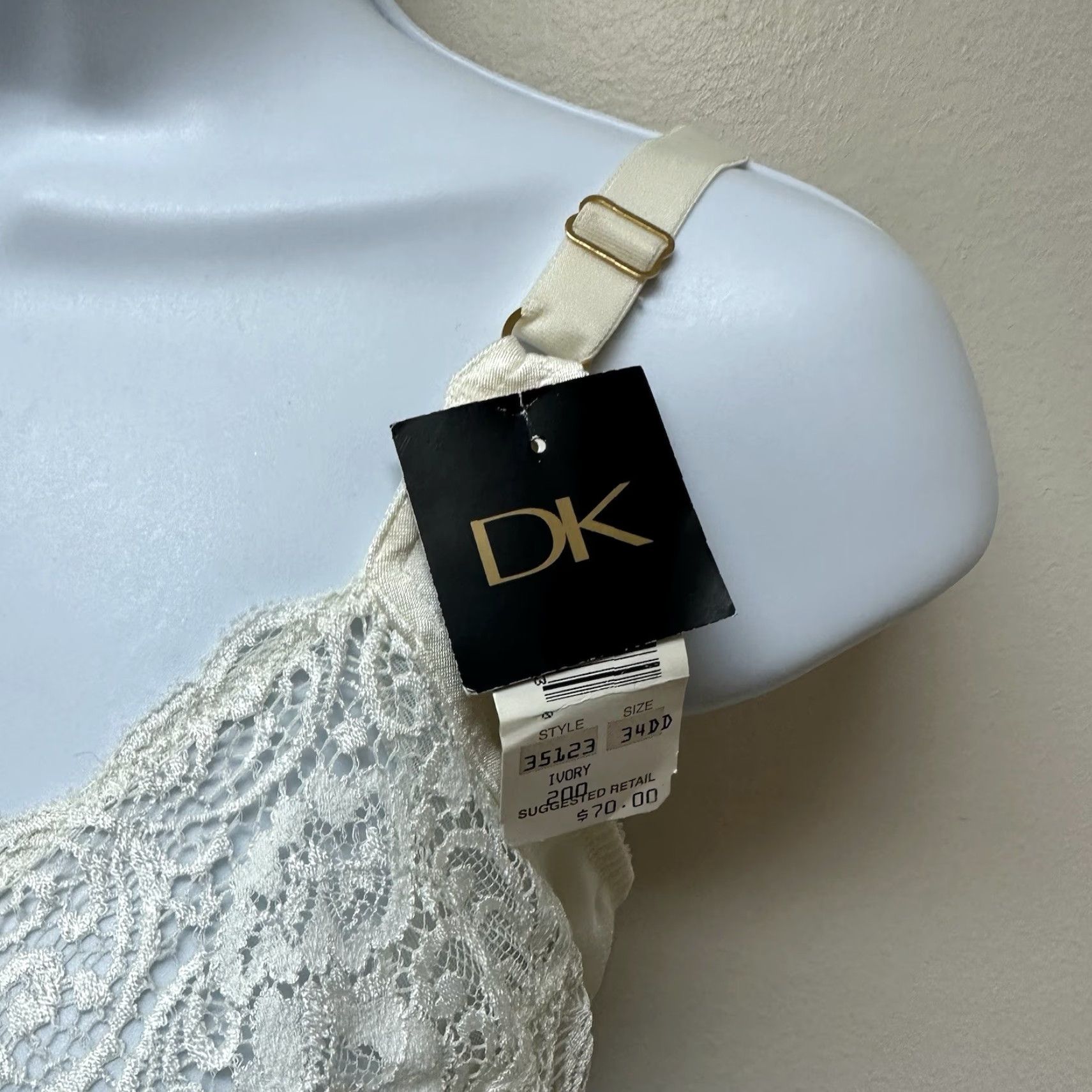 Donna Karan VINTAGE Donna Karan Lace Nylon Bullet Bra 34DD USA NEW NOS Ivory Pin Up Womens 34DD Size ONE SIZE - 4 Thumbnail