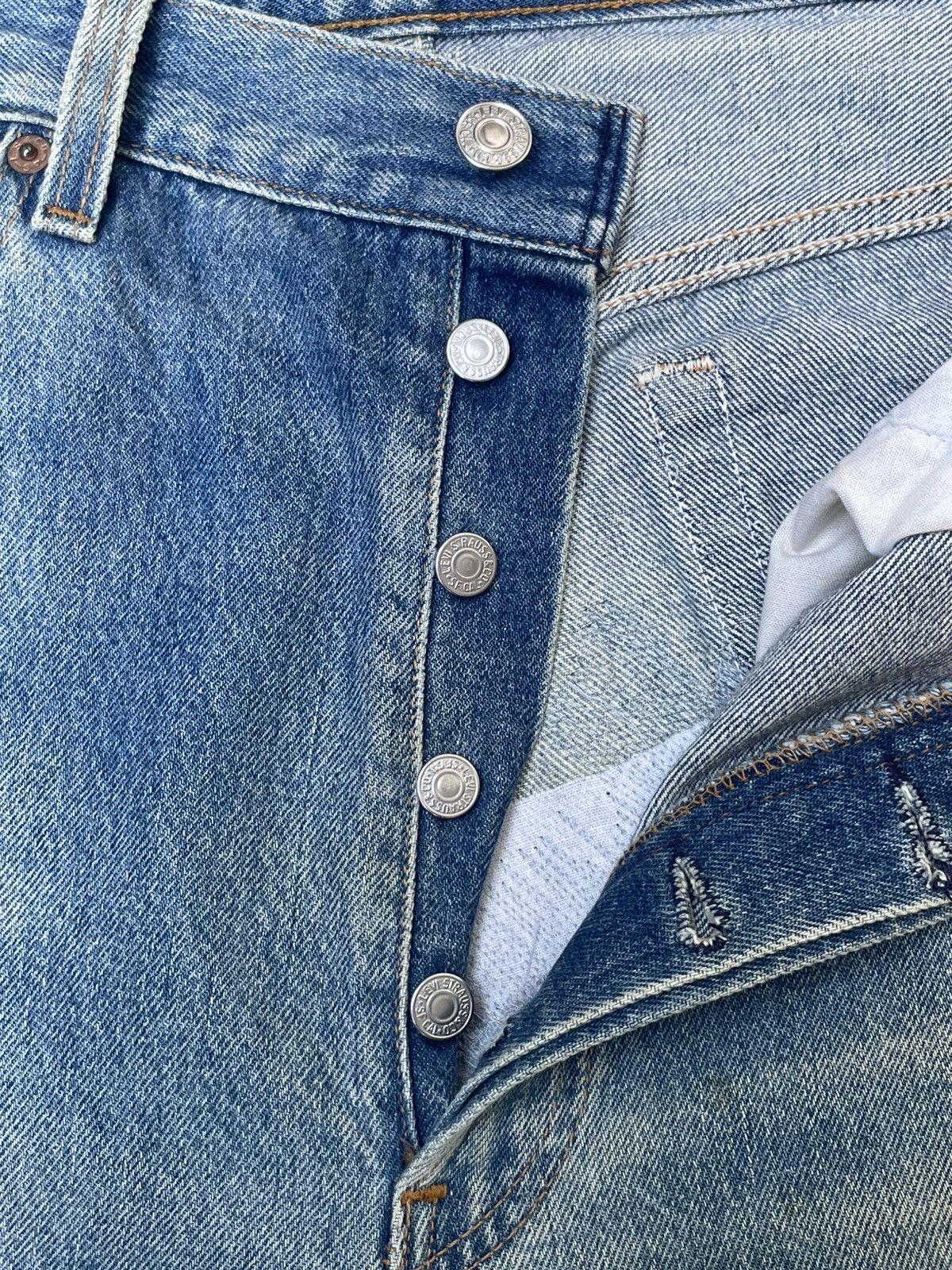 Levi's Vintage Clothing Vintage 1994 Levis 501XX Faded Distresed Size US 34 / EU 50 - 23 Thumbnail