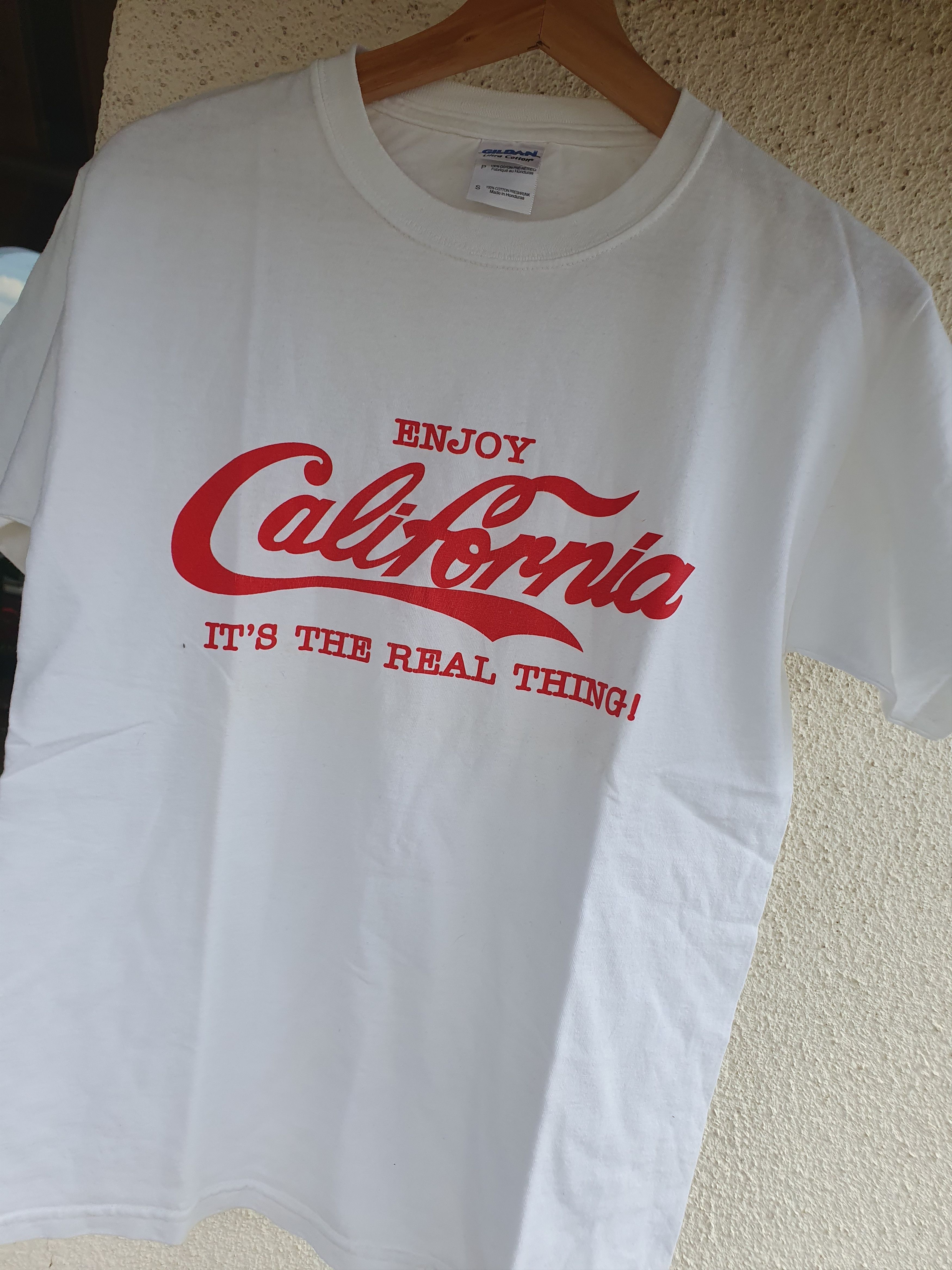 Gildan Enjoy California Coca Cola Font Destination t-shirt sz M Size US S / EU 44-46 / 1 - 4 Thumbnail