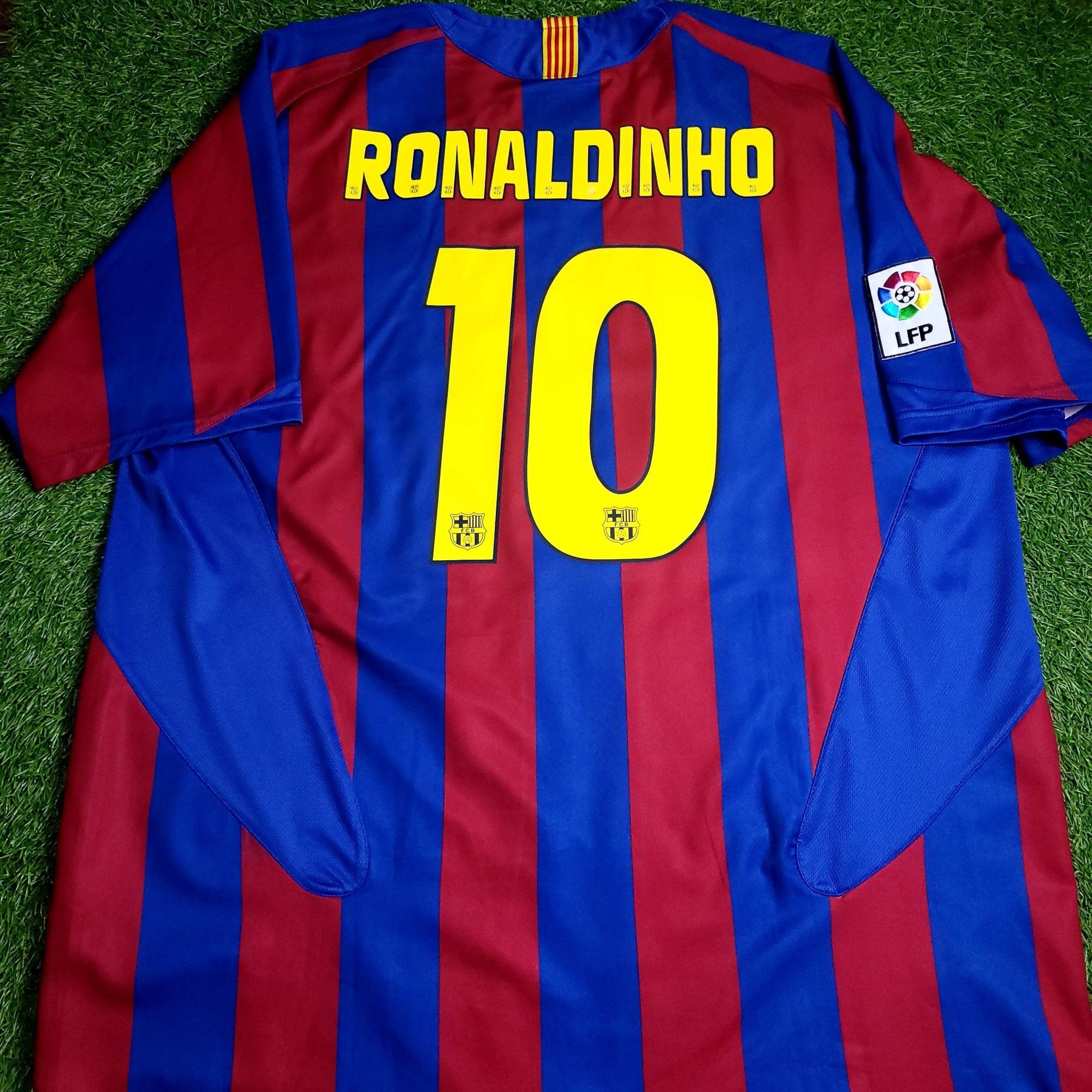 Nike Ronaldinho Barcelona 2005 2006 Soccer Jersey XL Size US XL / EU 56 / 4 - 1 Thumbnail