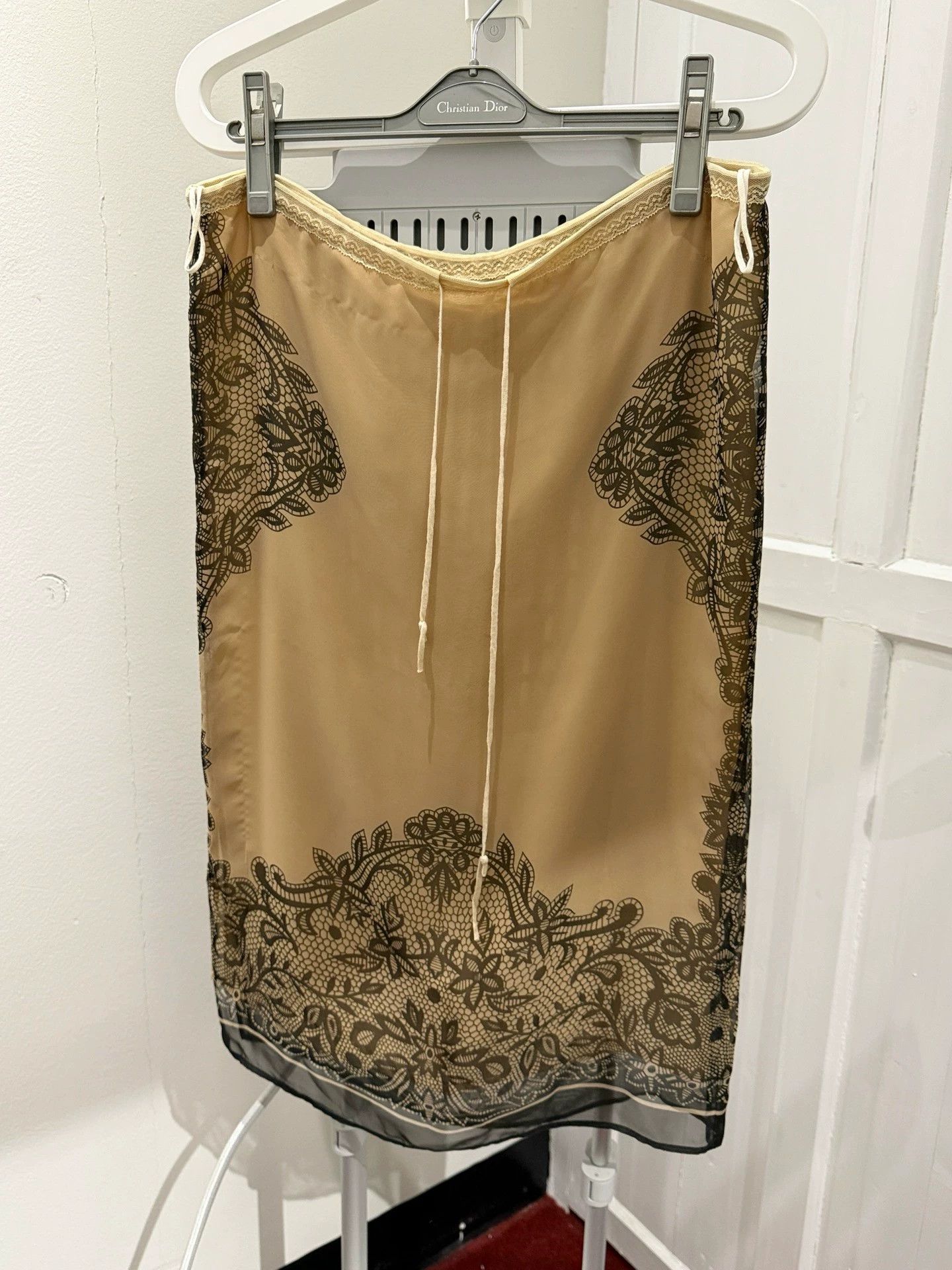 Share Spirit Homme ShareSpirit Silk Mink Beige Halter Skirt 36 Size 25" / US 0 / IT 36 - 5 Thumbnail