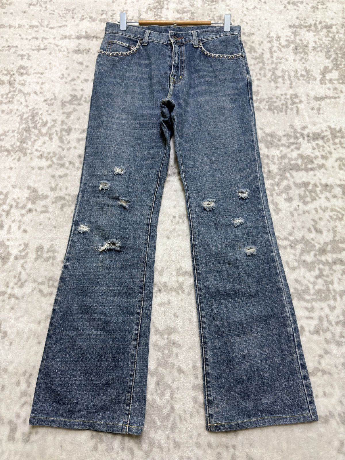 Uniqlo Old Uniqlo Flare Jeans Y2K Distressed Whipstitch Denim Size US 29 - 1 Thumbnail