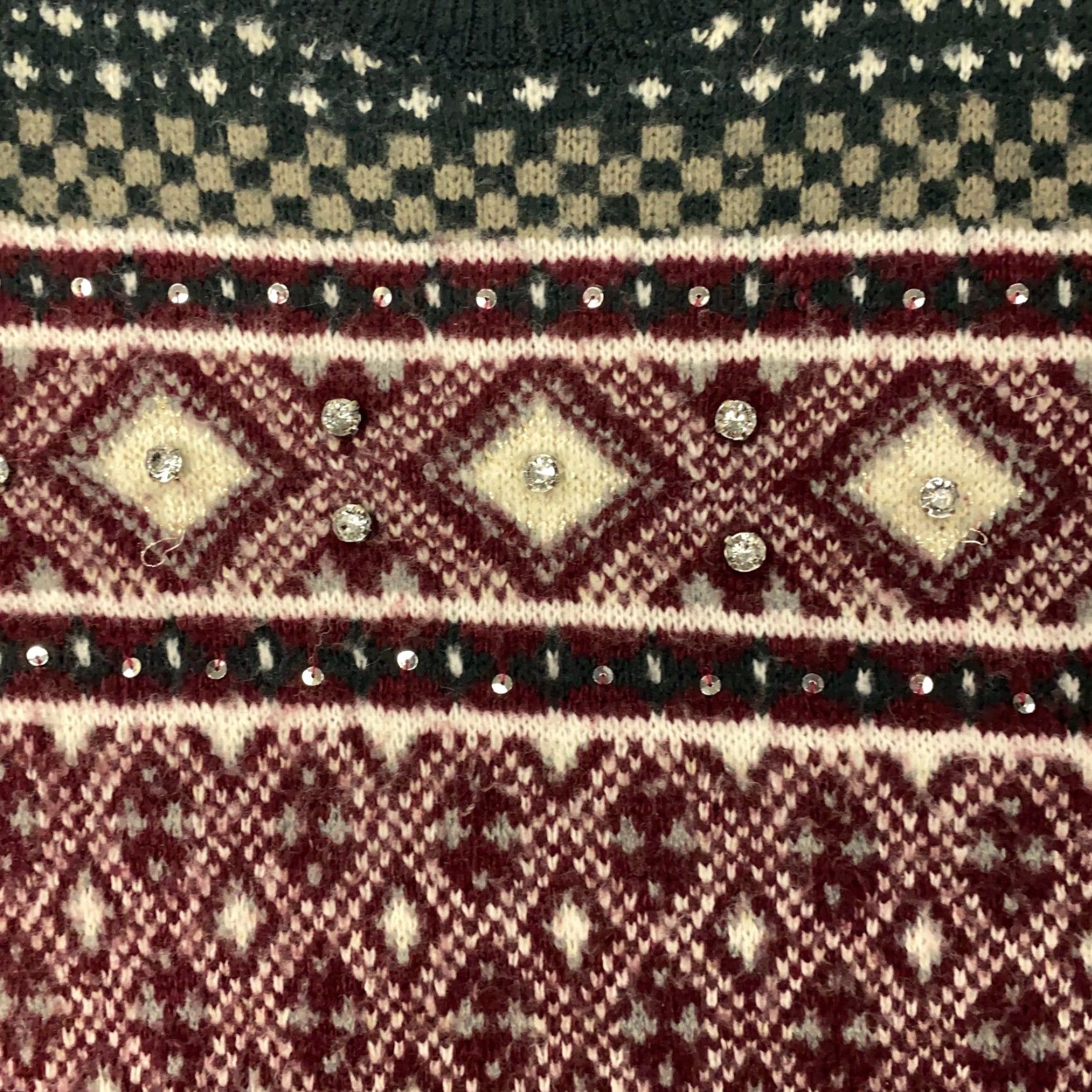 Abercrombie & Fitch VINTAGE Abercrombie & Fitch Sweater Womens Small Red Jeweled Holiday Knit Pullover Regular Fit Size S / US 4 / IT 40 - 4 Thumbnail
