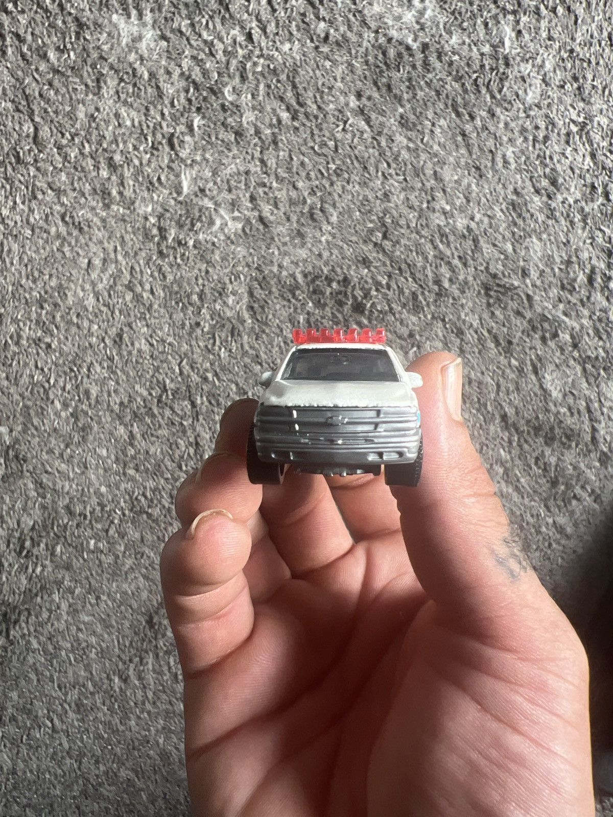 Chevrolet 1999 Mattel Matchbox 2000 Chevrolet Suburban Size ONE SIZE - 4 Thumbnail