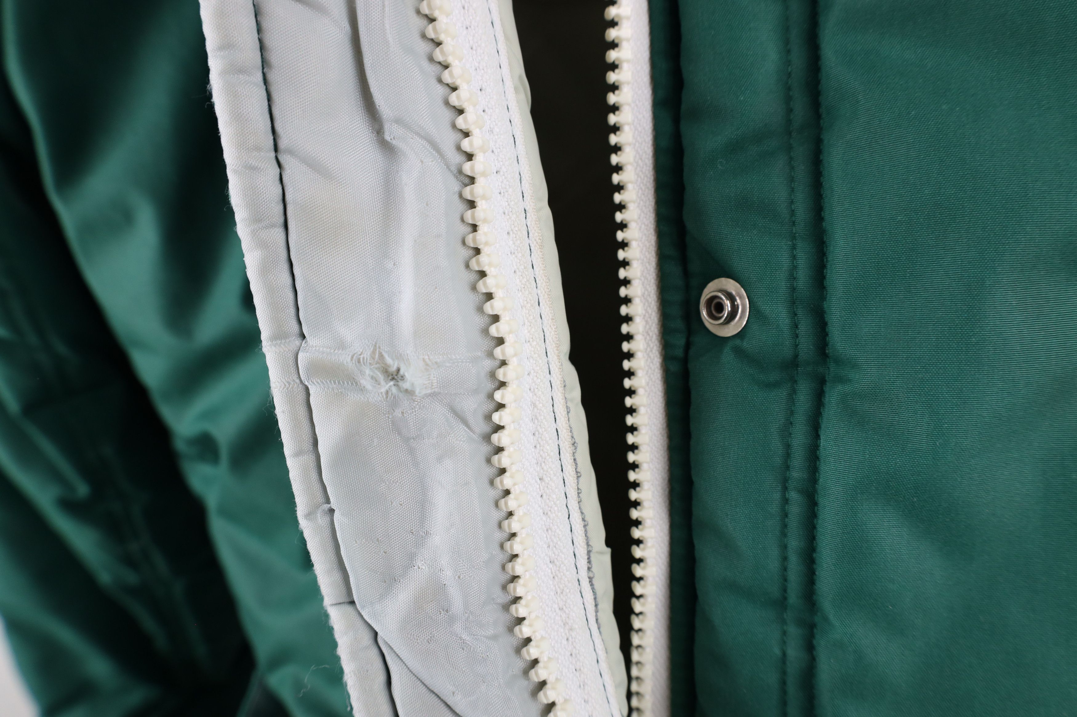 Vintage Vintage 70s Streetwear Hooded Quilted Puffer Jacket USA Size US L / EU 52-54 / 3 - 7 Thumbnail