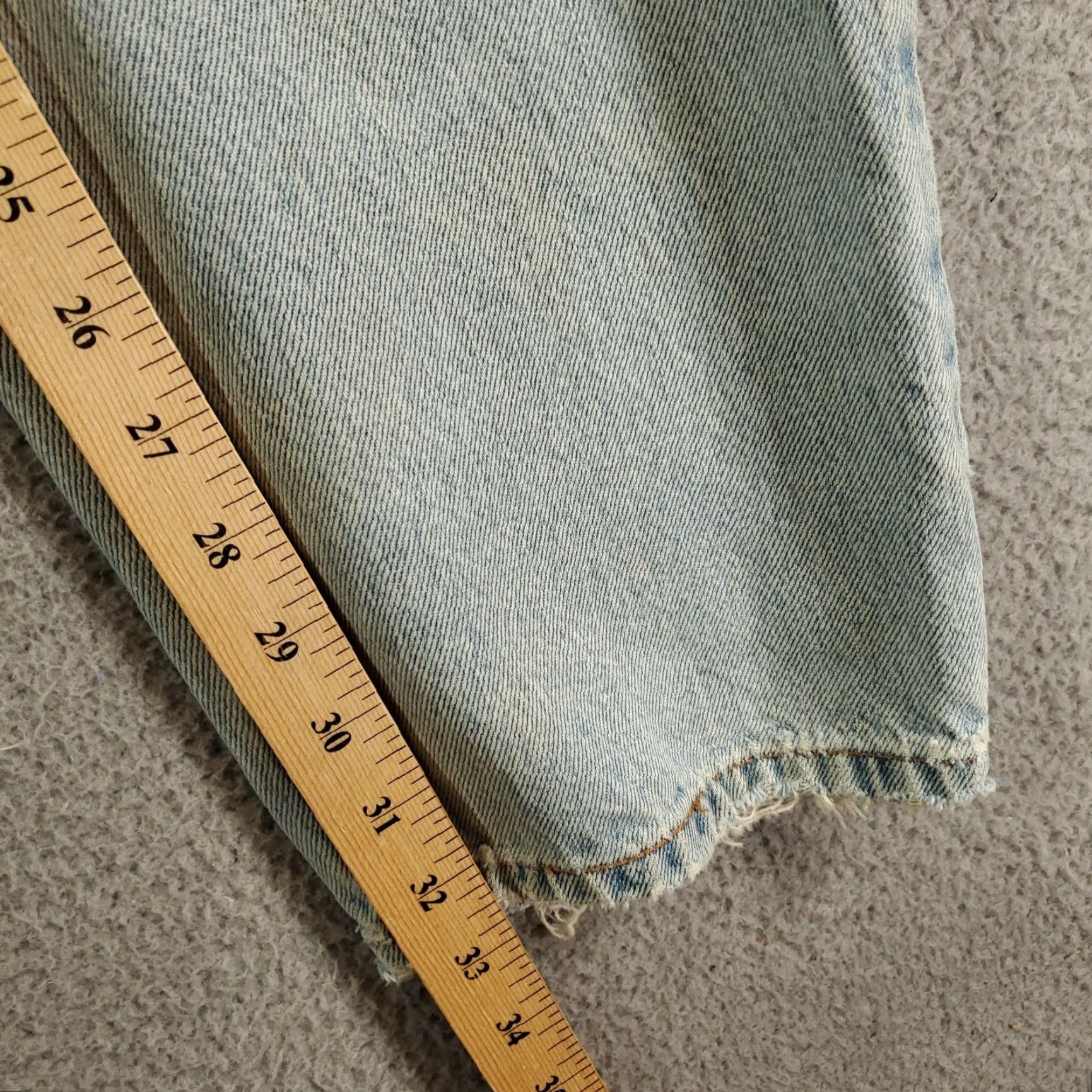 Levi's VINTAGE Levi's 550 Jeans Mens 33x34 9 0s Grunge Distressed Relaxed Denim Blue 5-Pocket Logo 550 90s Mens Jeans Size US 33 - 6 Thumbnail