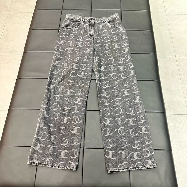 Chanel Chanel Black sequin denim wide-leg trousers Size 27" / US 4 / IT 40 - 1 Thumbnail