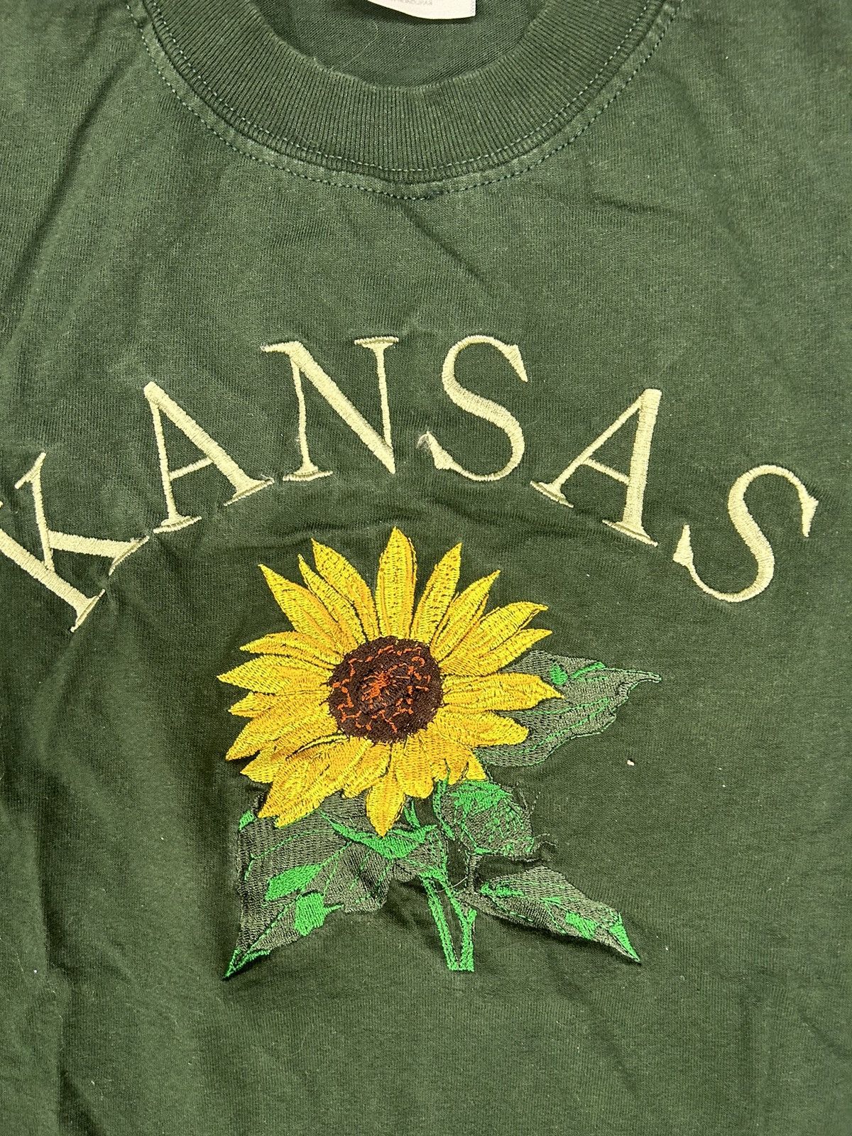 Vintage Crazy Vintage 90s Essential Kansas Sunflower Green Tee Shirt Size US S / EU 44-46 / 1 - 2 Thumbnail